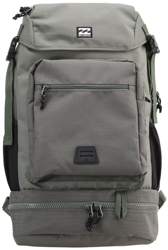 Рюкзак Billabong Alpine Pack, цвет: темно-зеленый, оливковый, 37 лF5BP08 Рюкзак Billabong Alpine Pack, цвет: темно-зеленый, оливковый, 37 лF5BP08Оригинальный рюкзак Billabong Alpine Pack, создан в лучших традициях классических альпинистских рюкзаков. Рюкзак создан для тех, кто предпочитает путешествовать налегке и не любит тратить время на ожидание чемодана в зоне прилета. Рюкзак снабжен удобным верхним клапаном, защищающим вещи от попадания влаги. Вместительный внутренний отсек снабжен мягким карманом для ноутбука, а дополнительный отсек в дне рюкзака с внешним доступом позволит добавить порядка при переноске вещей. Внешний карман-органайзер с легкостью вместит необходимые мелочи, а в боковых карманах удобно носить бутылку с водой или, например, зонтик.Особенности:Основной отсек на молнии дополнительно закрывается клапаном.Отсек для ноутбука внутри основного отделения.Отсек в дне рюкзака на молнии с внешним доступом.Усиленное дно рюкзака.Эргономичные мягкие лямки и спинка.Боковые сетчатые карманы.Внешний карман-органайзер на молнии.Небольшой внешний карман на молнии.Нашивка с фирменным логотипом на внешнем кармане.Ручка для переноски.