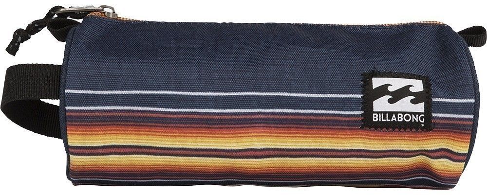Пенал Billabong Barrel Pencil Case, цвет: синий, оранжевый, белый. F5PE01F5PE01 Пенал Billabong Barrel Pencil Case, цвет: синий, оранжевый, белый. F5PE01F5PE01Небольшая вместительная сумка, готовая стать как пеналом для карандашей, так и функциональной дамской косметичкой.