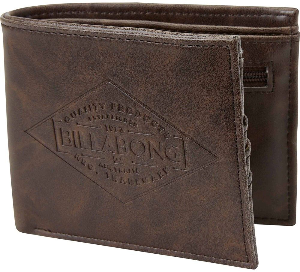 Кошелек Billabong Bronson, цвет: коричневыйF5WM08 Кошелек Billabong Bronson, цвет: коричневыйF5WM08Вместительный бумажник двойного сложения с ярким дизайном. Внутри основное отделение для купюр, двойной кардхолдер и кармашек для монет на молнии.