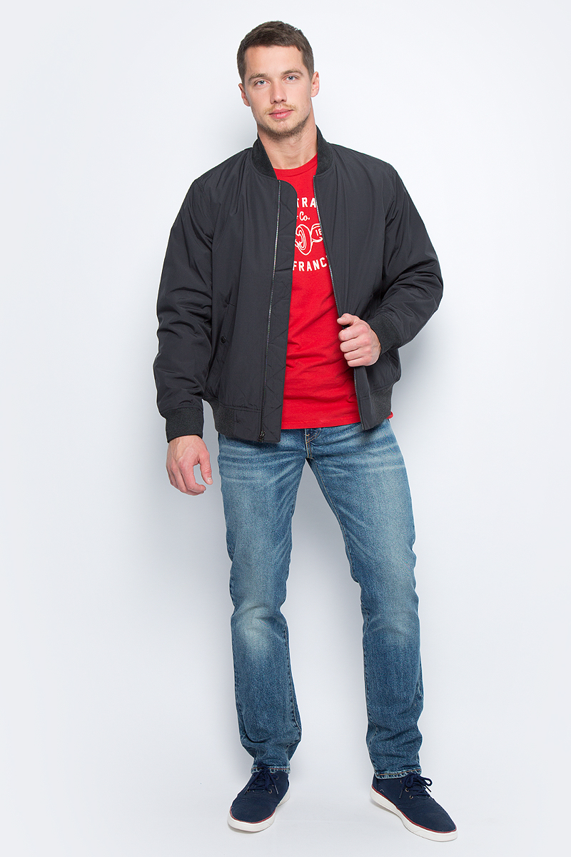 Куртка мужская Levis®, цвет: черный. 2247000020. Размер S (46)2247000020 Куртка мужская Levis®, цвет: черный. 2247000020. Размер S (46)2247000020Куртка-бомбер Levis® выполнен из полиэстера, который не пропускает воду и застегивается с помощью застежки-молнии. Модель имеет два втачных кармана, застегивающихся на кнопки. Подкладка из полиэстера обеспечит тепло. Воротник, рукава и низ оснащены текстильными резинками. Эта модель с утеплителем Thermore (100 г) без лишнего объема подойдет для любого сезона.