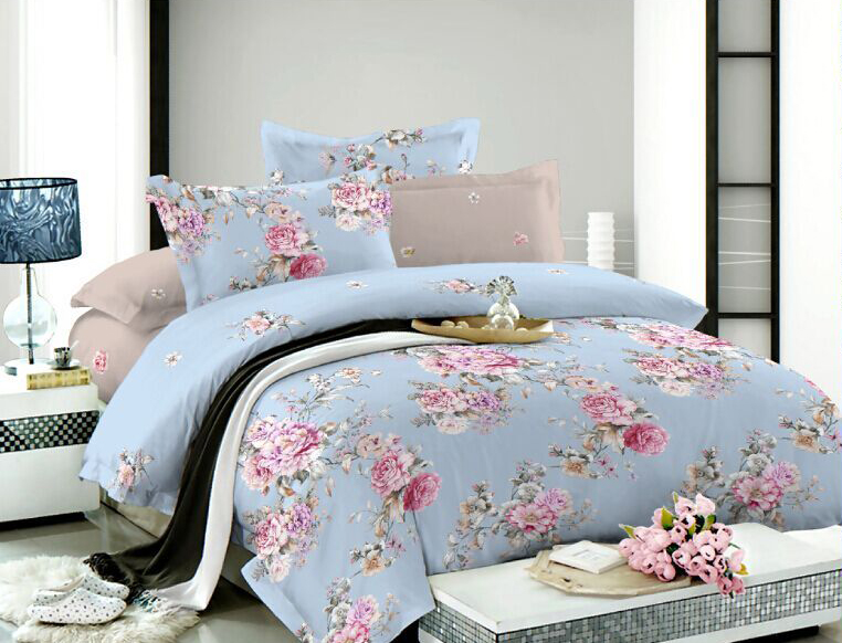 Комплект белья Soft Line, 1,5-спальный, наволочки 50x70, цвет: голубой. 0731507315 Комплект белья Soft Line, 1,5-спальный, наволочки 50x70, цвет: голубой. 0731507315Роскошный комплект постельного белья Soft Line выполнен из качественного плотного сатина и украшен оригинальным рисунком. Комплект состоит из пододеяльника, простыни и двух наволочек.Постельное белье Soft Line подобно облаку сочетает в себе плотность цвета и безграничную нежность фактуры. Это белье обладает волшебной практичностью, а потому оказываться на седьмом небе станет вашим привычным занятием.Доверьте заботу о качестве вашего сна высококачественному натуральному материалу.Сатин - это ткань из 100% натурального хлопка. Мягкость и нежность материала создает чувство комфорта и защищенности. Классический натуральный природный материал делает это постельное белье нежным, элегантным и приятным.
