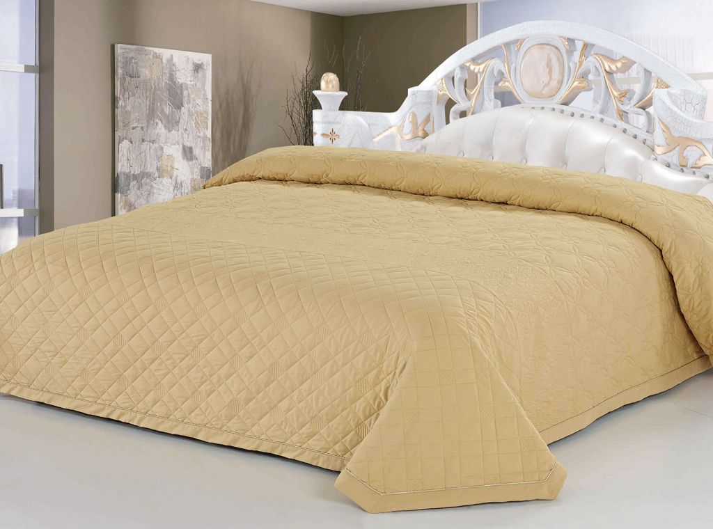 Покрывало стеганое Soft Line Сахара, 240 х 260 см, цвет: бежевый. 0957309573 Покрывало стеганое Soft Line Сахара, 240 х 260 см, цвет: бежевый. 0957309573Роскошное покрывало Soft Line, выполненное из высококачественного полиэстера, оформлено фигурной стежкой. Покрывало является неотъемлемым атрибутом дома, где царит уют и тепло. Яркое покрывало Soft Line гармонично впишется в интерьер вашего дома и создаст атмосферу уюта и комфорта. Стеганое покрывало Soft Line - это такой подарок, который будет всегда актуален, особенно для ваших родных и близких, ведь вы дарите им частичку своего тепла.