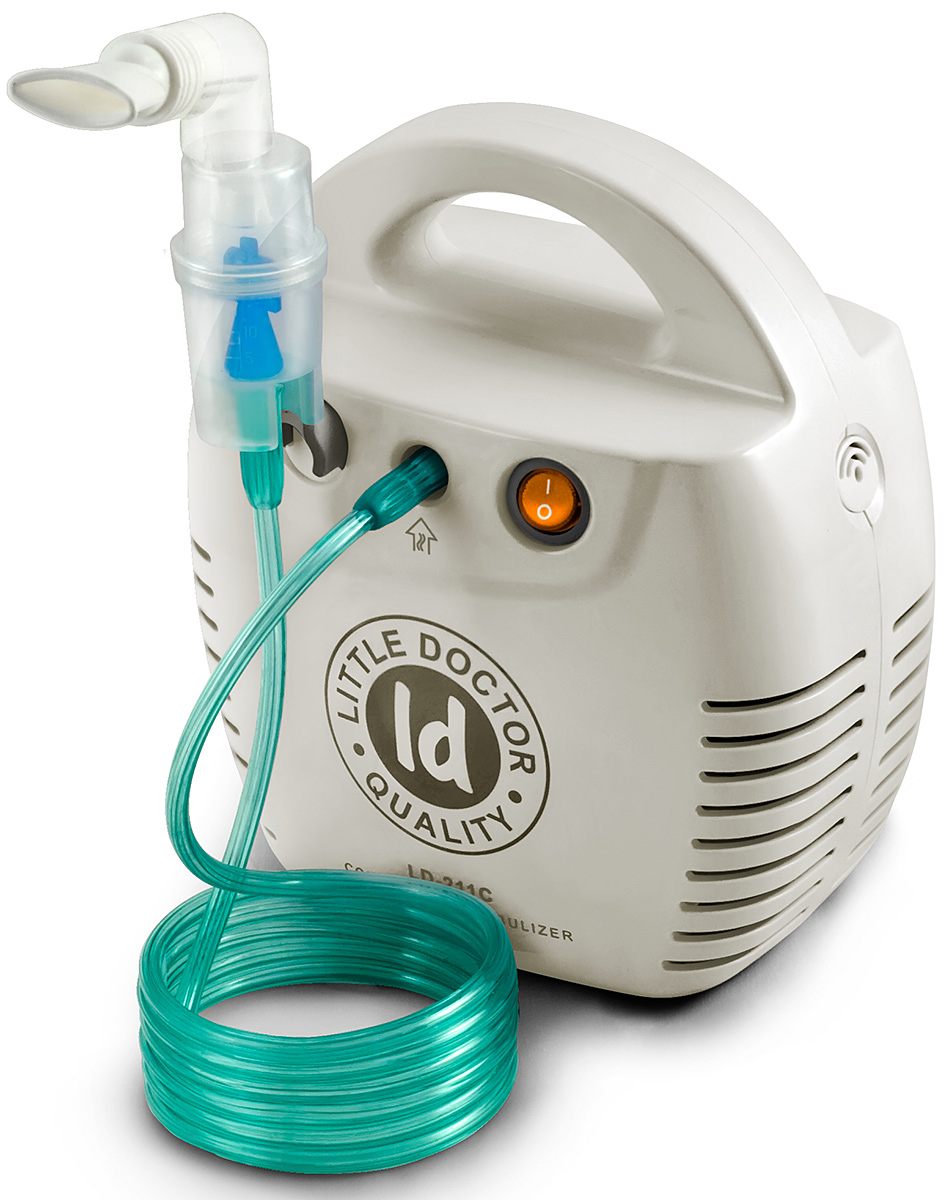 Little Doctor Ингалятор компрессорный LD-211 белый0001479 Little Doctor Ингалятор компрессорный LD-211 белый0001479Компрессорный ингалятор LD-211C разработан для лечения заболеваний дыхательный путей и легких. Его легко использовать и в лечебных учреждениях, и в домашних условиях. Модель имеет два цветовых варианта: белый и желтый.При вдохе ингалятор активируется, и его специальная конструкция позволяет получить поток воздуха с высокой концентрацией аэрозоля. При выдохе потери аэрозоля незначительны, что делает процедуру ингаляции качественной и эффективной.Малошумный ингалятор LD-211C отличает возможность использования для ингаляции различных лекарственных средств и их низкий остаточный объем.Благодаря наличию в комплекте прозрачной пластиковой коробки прибор удобно хранить и переносить.В комплекте с прибором так же поставляются взрослая и детская маски и насадки для носа. Это позволяет проводить ингаляции всем членам семьи.Ингалятор рассчитан на 20 минут беспрерывной работы.Комплект поставки:Компрессор - 1 шт.Небулайзер (муфта, отбойник, верхняя и нижняя часть небулайзера)Отбойник - 1 шт.Маска ингаляционная взрослая - 1 шт.Маска ингаляционная детская - 1 шт.Маска ингаляционная детская (малая) - 1 шт.Насадка для носа взрослая - 1 шт.Насадка для носа детская - 1 шт.Мундштук ингаляционный - 2 шт.Трубка ингаляционная 2 м - 1 шт.Фильтр ингаляционный - 5 шт.Угловой держатель для небулайзера - 1 шт.Пластиковый бокс - 1 шт.Предохранитель 1А 250 В - 2 шт.Инструкция на русском языкеГарантийный талон