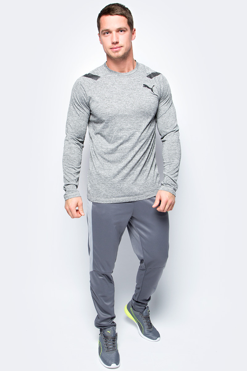 Лонгслив мужской Puma Bonded Tech LS Tee, цвет: серый. 51563901. Размер S (44/46)51563901 Лонгслив мужской Puma Bonded Tech LS Tee, цвет: серый. 51563901. Размер S (44/46)51563901Лонгслив от Puma изготовлен с использованием высокофункциональной технологии dryCELL, которая отводит влагу, поддерживает тело сухим и гарантирует комфорт во время активных тренировок и занятий спортом. Ворот отделан тесьмой, а детали кроя плеча – тесьмой с перфорацией. Рукава-реглан не стесняют движений. Швы отделаны специальной клеящейся тесьмой, чтобы не раздражать кожу.Мягкий смесовый трикотаж, выступающий в качестве основного материала изделия, прекрасно впитывающий влагу, обеспечивает полный комфорт во время интенсивных физических нагрузок.Изделие декорировано логотипом dryCELL, нанесенным методом термопечати сзади слева на подол и логотипом Puma на груди, также нанесенным методом термопечати.Удлиненный задний подол надежно защищает поясницу во время занятий спортом.Модель имеет стандартную посадку и при этом чуть зауженный фасон по фигуре, очень удобный для активных тренировок.