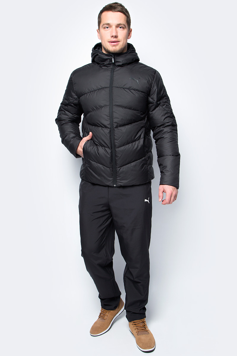 Пуховик мужской Puma ESS 400 Down HD Jacket, цвет: черный. 59236101. Размер S (44/46)59236101 Пуховик мужской Puma ESS 400 Down HD Jacket, цвет: черный. 59236101. Размер S (44/46)59236101Этот пуховик от Puma является идеальным компаньоном во время холодных зимних месяцев, когда особенно необходимо находиться в тепле. Четкие линии придают изделию эффектный внешний вид, ведь выглядеть привлекательно хочется не только в летний период времени. Легкость и функциональность делают эту куртку верным помощником, который никогда не подведет.Система Storm Flap с защитой подбородка. Эластичная вязка на капюшоне. Боковые карманы на молнии с односторонней флисовой подкладкой. Направленные боковые швы для свободы передвижения. Флисовый утеплитель для обеспечения оптимального тепла. Внутренний мультимедийный карман с клапаном. Классическая посадка.