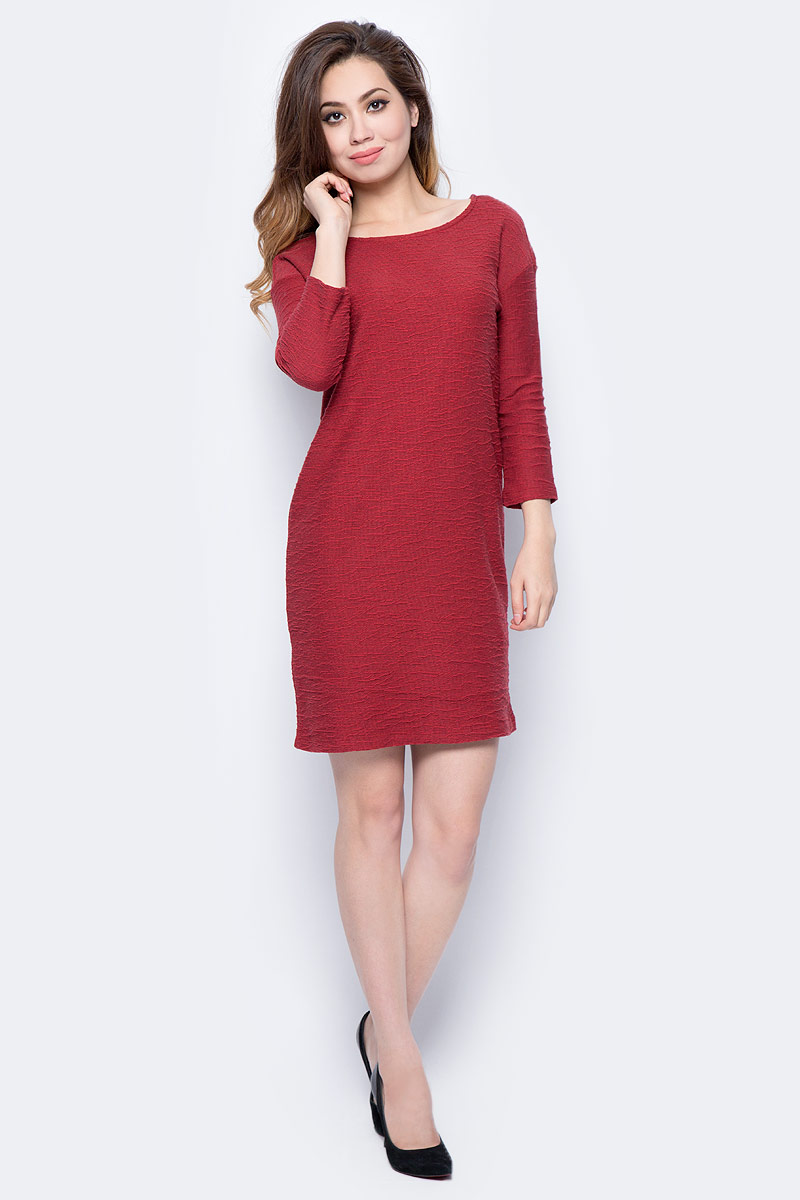 Платье Sela, цвет: коричнево-бордовый. DK-117/1169-7432. Размер S (44)DK-117/1169-7432 Платье Sela, цвет: коричнево-бордовый. DK-117/1169-7432. Размер S (44)DK-117/1169-7432Стильное платье от Sela выполнено из хлопкового трикотажа. Модель прямого кроя с рукавами 3/4 и круглым вырезом горловины.