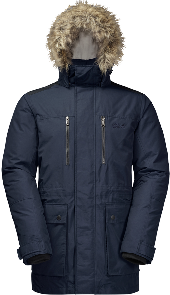 Куртка мужская Jack Wolfskin Bering Parka, цвет: темно-синий. 1109401-1010. Размер M (44/46)1109401-1010 Куртка мужская Jack Wolfskin Bering Parka, цвет: темно-синий. 1109401-1010. Размер M (44/46)1109401-1010Очень теплая, водо- и ветронепроницаемая пуховая парка от Jack Wolfskin «Bering Parka». Январь. Вы в Национальном парке Банф. На улице -20 °C и дует ледяной ветер. Прекрасные условия для парки Bering Parka (Беринг Парка). В этой куртке вам будет тепло даже в самые холодные дни. Комбинация водонепроницаемого наружного слоя Texapore (Тексапор) и теплого пуха обеспечивает непревзойденную защиту от холода. Ткань Texapore Function 65 (Тексапор Фанкшн 65) содержит высокий процент органического хлопка, обеспечивает надежную защиту от дождя и ветра и комфортный микроклимат, а также она качественна и приятна на ощупь. Во время ваших исследований зимних окрестностей пуховая парка Bering Parka (Беринг Парка) сохранит уют и тепло. В дополнение к пуховому наполнителю, парка оснащена подкладкой из флиса Sherpa (Шерпа). Таким образом, вы гарантированно не замерзнете, какая бы погода вам ни угрожала. Дополнительный слой синтетического утеплителя с металлическими частицами позволит вам согреться сразу, как только вы наденете куртку. Ледяные северо-восточные ветра? Не вопрос. Благодаря классической окантовке из искусственного меха на капюшоне, вы едва их заметите. При более спокойной погоде вы можете отстегнуть мех (или, если пожелаете, целый капюшон). Остальные детали соответствуют традиционному дизайну парки: удлиненный покрой, затягивающийся на талии шнурок и восемь карманов для важных мелочей.