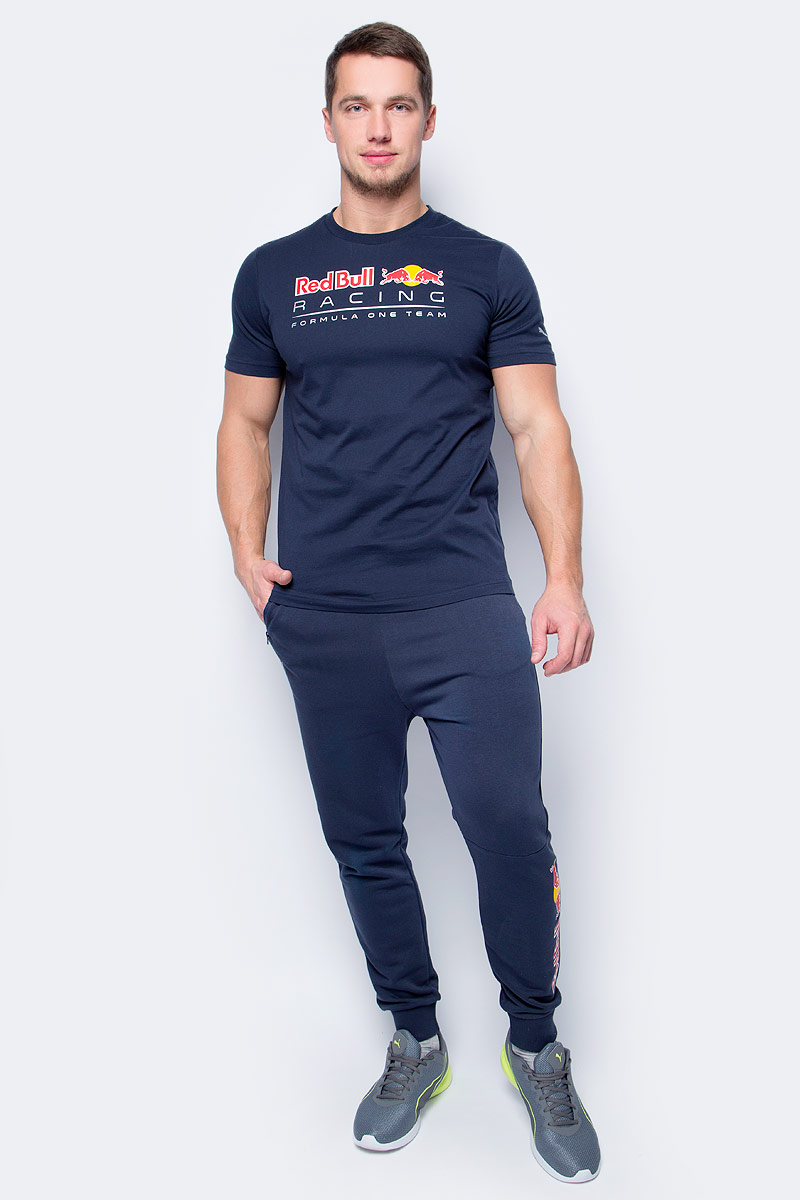 Футболка мужская Puma RBR Logo Tee, цвет: темно-синий. 57274701. Размер S (44/46)57274701 Футболка мужская Puma RBR Logo Tee, цвет: темно-синий. 57274701. Размер S (44/46)57274701Футболка мужская RBR Logo Tee выполнена из чистого хлопка и отличается хорошей воздухопроницаемостью. Изделие имеет классический крой, круглый вырез горловины и короткие рукава. Спереди модель украшена логотипом Red Bull Racing, на левом рукаве имеется логотип PUMA. Такая футболка незаменима для любителей автоспорта.