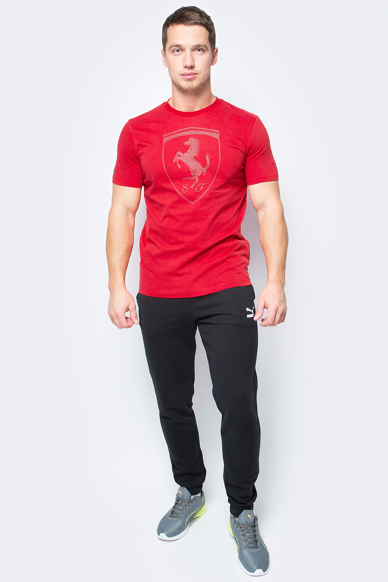 Футболка мужская Puma Ferrari Big Shield Tee, цвет: красный. 57346702. Размер XL (50/52)57346702 Футболка мужская Puma Ferrari Big Shield Tee, цвет: красный. 57346702. Размер XL (50/52)57346702Модель декорирована прорезиненной эмблемой Ferrari, набивной надписью Ferrari с прорезиненными элементами, а также набивным логотипом Puma с прорезиненными деталями. Отделка сзади выполнена контрастной тесьмой.