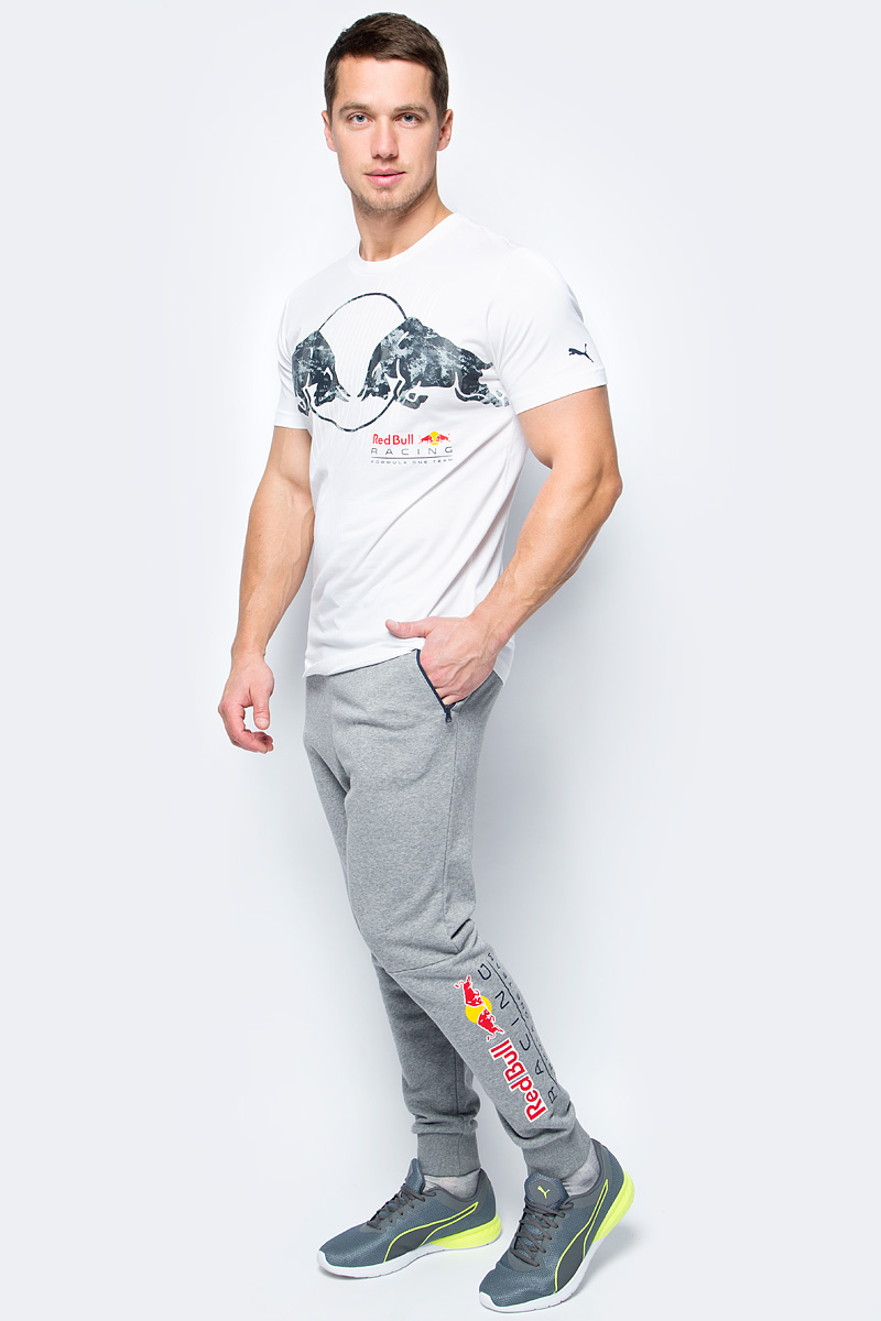 Брюки спортивные мужские Puma RBR Sweat Pants, цвет: серый. 57344202. Размер L (48/50)57344202 Брюки спортивные мужские Puma RBR Sweat Pants, цвет: серый. 57344202. Размер L (48/50)57344202Эти новые фирменные спортивные брюки RBR Sweat Pants предназначены для настоящих энтузиастов автоспорта и фанатов гоночной команды Ред Булл. Логотип RBR нанесен методом термопечати на нижнюю часть штанин. Также модель декорирована набивным логотипом Puma. Боковые карманы на молнии обеспечат надежное хранение ваших вещей. Пояс снабжен затягивающимся шнуром для лучшей посадки по фигуре. Низ штанин снабжен манжетами из кругловязаного трикотажа в рубчик.