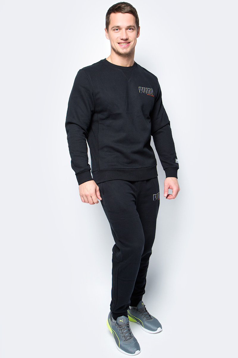 Лонгслив мужской Puma Style Athletics Crew FL, цвет: черный. 59248201. Размер L (48/50)59248201 Лонгслив мужской Puma Style Athletics Crew FL, цвет: черный. 59248201. Размер L (48/50)59248201Модель декорирована графическим набивным рисунком, нанесенным методом печати высокой плотности, и ярлыком с классическим логотипом Puma, нашитым на рукав. Удобный вырез под горло, подол и манжеты, отделанные эластичным трикотажем в рубчик, дополняют оригинальный фасон, совершенно не стесняющий движений. Также вставки из трикотажа в рубчик имеются по бокам. Изделие имеет удобную стандартную посадку с немного спущенной проймой.