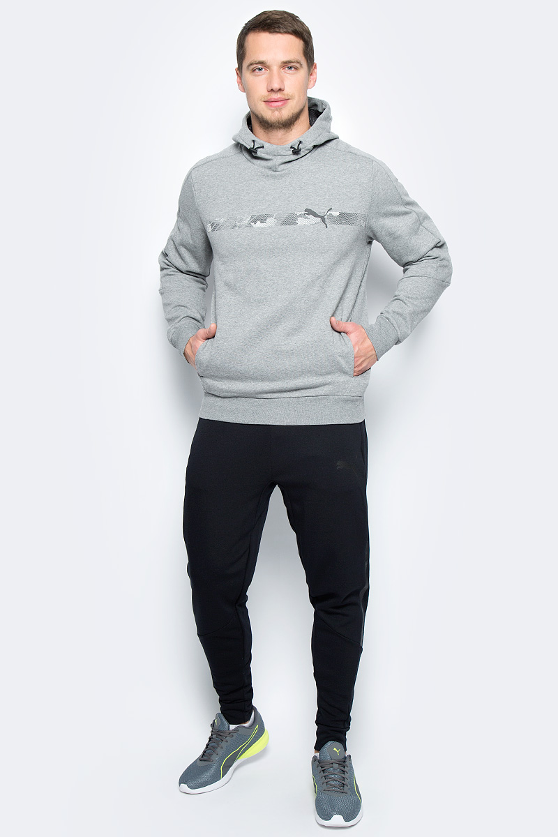 Толстовка мужская Puma Active Hero Line Hoody FL, цвет: серый. 59424003. Размер S (44/46)59424003 Толстовка мужская Puma Active Hero Line Hoody FL, цвет: серый. 59424003. Размер S (44/46)59424003Модель декорирована графическим рисунком, нанесенным методом пигментной печати спереди и сзади. Она изготовлена с использованием высокофункциональной технологии DryCell, которая отводит влагу, поддерживает тело сухим и гарантирует комфорт во время активных тренировок и занятий спортом. Подкладка капюшона из сетчатого материала и сетчатые вставки сзади обеспечивают отличную вентиляцию и делают модель по-настоящему дышащей. Объем капюшона регулируется затягивающимися шнурами со стопорами. Боковые швы с нахлестом, а также отделка подола и манжет трикотажем в рубчик обеспечивают полную свободу движений. Карманы в боковых швах вместительны и удобны. Изделие имеет удобную стандартную посадку.