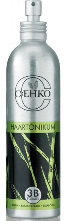 C:EHKO Тонизирующее средство для волос и кожи головы (Haartonikum), 250 мл352855 C:EHKO Тонизирующее средство для волос и кожи головы (Haartonikum), 250 мл352855ФОРМУЛА - 3 Б +БИОТИН + БЕРЁЗОВЫЙ ЭКСТРАКТ + БИСАБОЛОЛПриродная помощь против выпадения волос. Больше энергии для каждого волоса.Густые волосы наполненные энергией заметно улучшают настроение. Поэтому в процессе нашей многолетней исследовательской деятельности мы разработали C:EHKO ТОНИЗИРУЮЩЕЕ СРЕДСТВО ДЛЯ ВОЛОС И КОЖИ ГОЛОВЫ. Восстанавливающая энергосыворотка заметно снижает выпадение волос. Тестированием доказано - продукт стимулирует формирование новых волос, даже у людей, густота волос которых снизилась на 80 процентов. Укрепление структуры волос при помощи C:EHKO ТОНИЗИРУЮЩЕГО СРЕДСТВА ДЛЯ ВОЛОС И КОЖИ ГОЛОВЫ, которое заметно повышает густоту ломких и слабых волос, а также ощутимо оживляет кожу головы. Препарат снижает раздражения кожи и стимулирует кровообращение. Он активизирует межклеточный обмен, благодаря этому, высокодозируемые активные вещества лучше доставляются внутрь волоса и проникают в его корень. Волосы становятся более здоровыми и сильными, а также приобретают натуральный блеск.