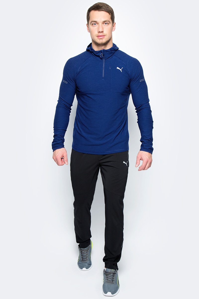 Толстовка мужская Puma Run Hooded Longsleeve, цвет: синий. 51555302. Размер S (44/46)51555302 Толстовка мужская Puma Run Hooded Longsleeve, цвет: синий. 51555302. Размер S (44/46)51555302Модель изготовлена с использованием высокофункциональной технологии DryCell, которая отводит влагу, поддерживает тело сухим и гарантирует комфорт во время активных тренировок и занятий спортом. Мягкий материал необыкновенно приятен на ощупь, прекрасно впитывает влагу и способствует сохранению формы изделием. Плоские швы не натирают и не раздражают кожу. Рукава-реглан совершенно не стесняют движений, а их удлиненный фасон с прорезями для больших пальцев создает дополнительный уют. Карман на молнии на груди обеспечит надежное хранение ваших вещей. Логотип и другие декоративные и функциональные элементы из светоотражающего материала, включая язычок застежки-молнии, позаботятся о вашей безопасности в темное время суток.
