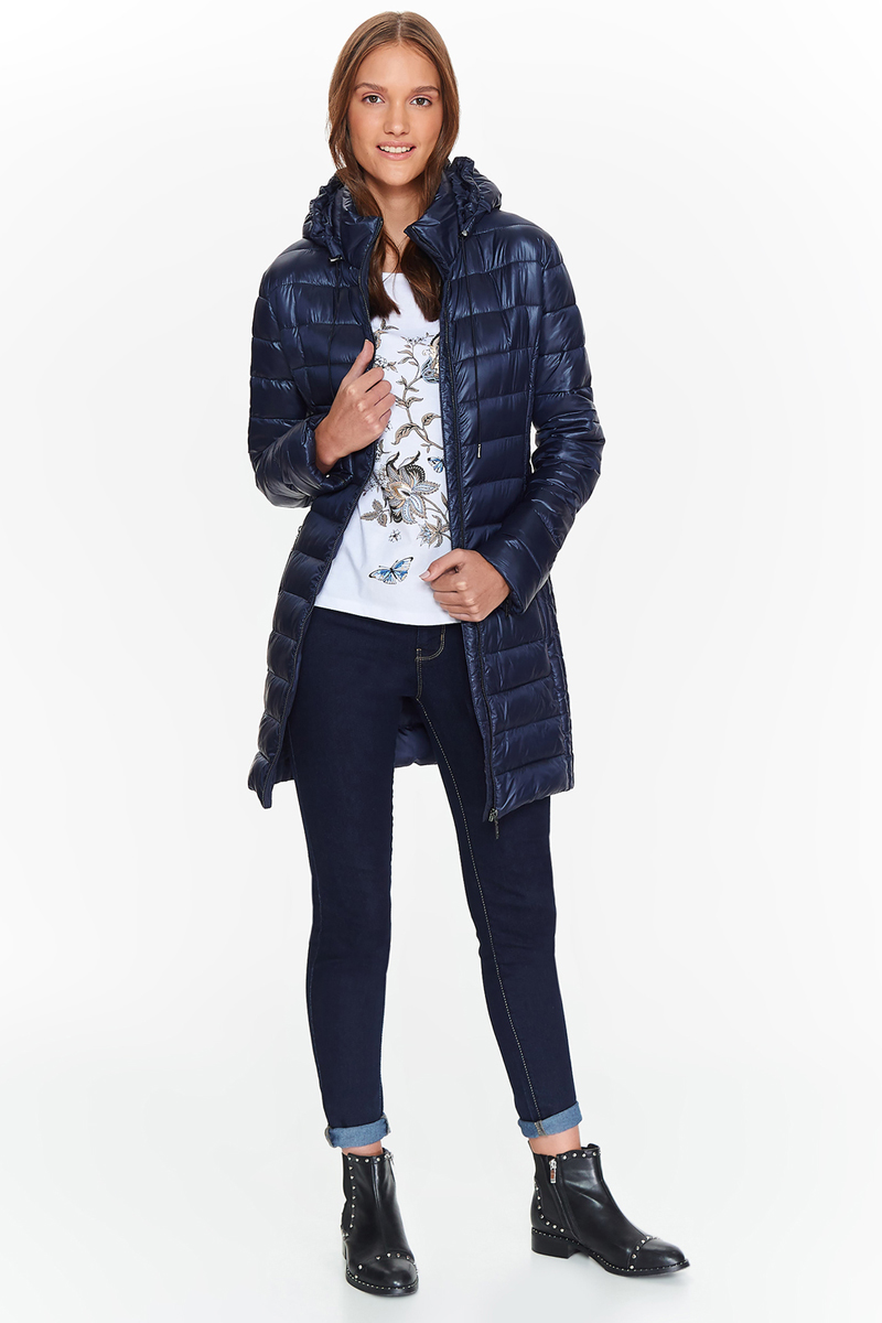Куртка женская Top Secret, цвет: темно-синий. SKU0786GR. Размер 36 (44)SKU0786GR Куртка женская Top Secret, цвет: темно-синий. SKU0786GR. Размер 36 (44)SKU0786GRЖенская стеганная куртка Top Secret выполнена из высококачественного материала. Модель с капюшоном застегивается на молнию. Изделие имеет приталенный силуэт. Спереди расположены два прорезных кармана на молниях. Сверхлегкая и теплая куртка длиной до колена обеспечит комфорт и удобство.