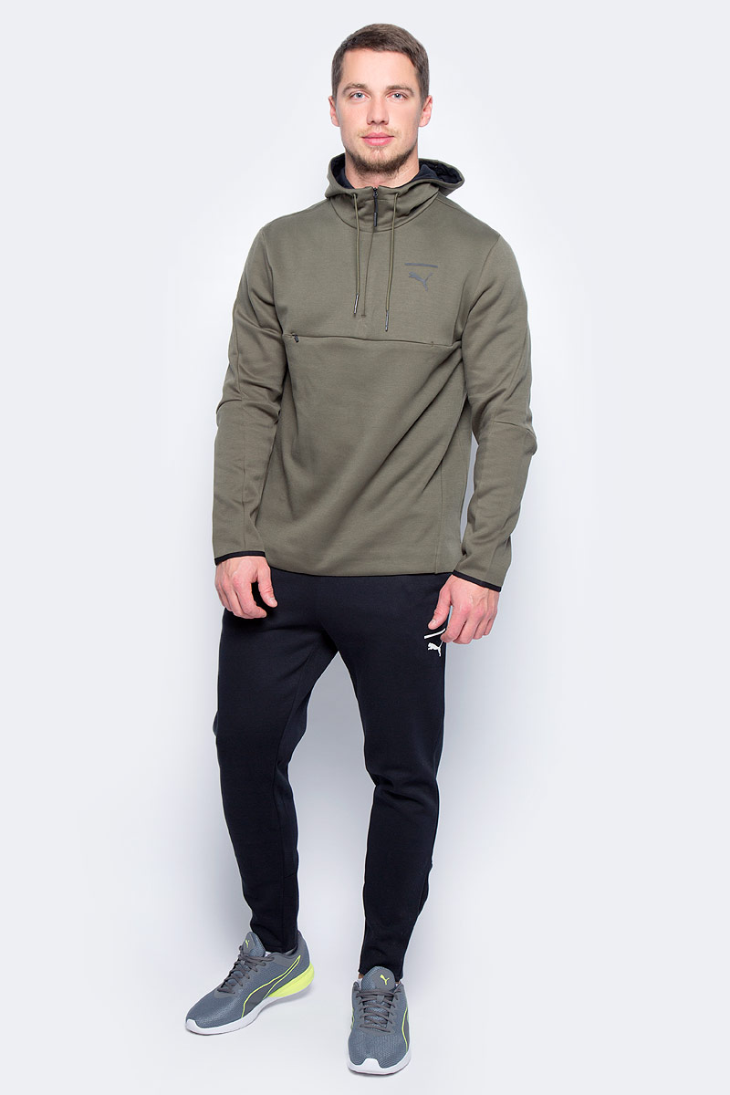 Толстовка мужская Puma Evo Core Savannah, цвет: темно-зеленый. 57334314. Размер M (46/48)57334314 Толстовка мужская Puma Evo Core Savannah, цвет: темно-зеленый. 57334314. Размер M (46/48)57334314Модель декорирована графическим набивным рисунком, нанесенным методом печати высокой плотности. Подкладка капюшона выполнена из мягкого и уютного трикотажа. Застежка-молния до половины длины изделия снабжена защитным клапаном. Скрытый карман на молнии спереди удобен и вместителен. Отделка манжет эластичным материалом дополняет оригинальных фасон, обеспечивающий полную свободу движений, как и удлиненный задний подол, надежно закрывающий поясницу. Изделие имеет комфортную стандартную посадку.