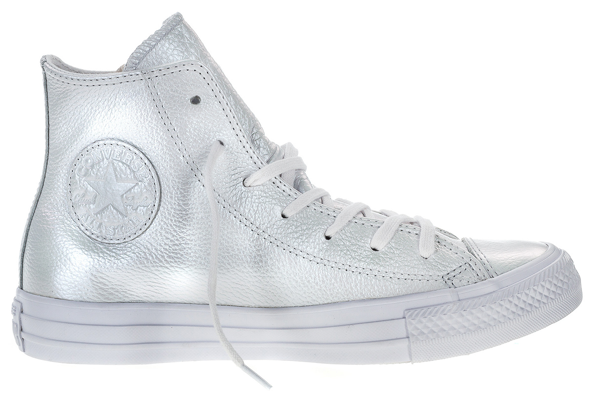Кеды женские Converse Chuck Taylor All Star, цвет: серебристый. 557950. Размер 6,5 (37)557950 Кеды женские Converse Chuck Taylor All Star, цвет: серебристый. 557950. Размер 6,5 (37)557950Высокие женские кеды Converse Chuck Taylor All Star созданы для тех, кто предпочитает оригинальный дизайн и непревзойденное качество. Кеды выполнены из натуральной кожи и оформлены тисненым логотипом бренда. Классическая шнуровка надежно фиксирует обувь на ноге. Стелька и подкладка из мягкого текстиля комфортны при ходьбе. Массивная подошва изготовлена из износостойкой резины и дополнена рифлением, обеспечивающим идеальное сцепление с любыми поверхностями. Удобные кеды - отличное решение на каждый день для тех, кто ведет активный образ жизни.