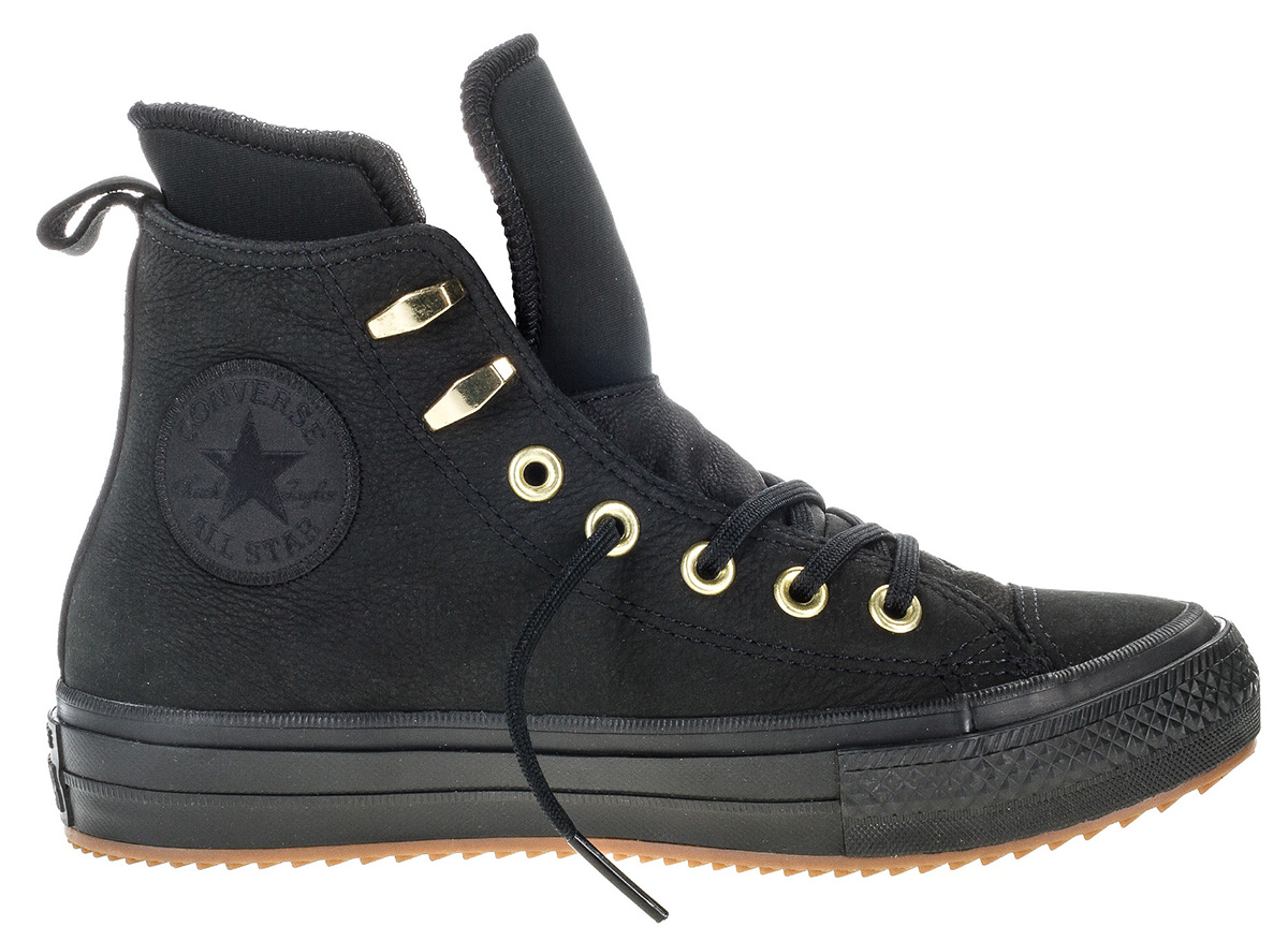 Кеды женские Converse Chuck Taylor WP Boot, цвет: черный. 557945. Размер 7,5 (38)557945 Кеды женские Converse Chuck Taylor WP Boot, цвет: черный. 557945. Размер 7,5 (38)557945Высокие женские кеды Converse Chuck Taylor WP Boot созданы для тех, кто предпочитает оригинальный дизайн и непревзойденное качество. Кеды выполнены из натуральной кожи и оформлены тисненым логотипом бренда. Классическая шнуровка надежно фиксирует обувь на ноге. Стелька и подкладка из мягкого текстиля комфортны при ходьбе. Массивная подошва изготовлена из износостойкой резины и дополнена рифлением, обеспечивающим идеальное сцепление с любыми поверхностями. Удобные кеды - отличное решение на каждый день для тех, кто ведет активный образ жизни.