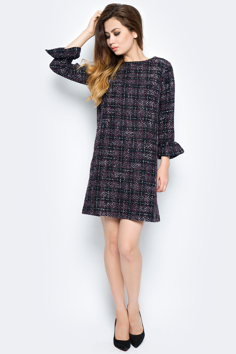 Платье Baon, цвет: черный. B457563_Black Checked. Размер M (46)B457563_Black Checked Платье Baon, цвет: черный. B457563_Black Checked. Размер M (46)B457563_Black CheckedСтильное платье от Baon выполнено из фактурного материала. Модель с круглым вырезом горловины и рукавами длиной 3/4 на спинке имеет застежку-молнию. Такое платье поможет создать эффектный образ и займет достойное место в вашем гардеробе.