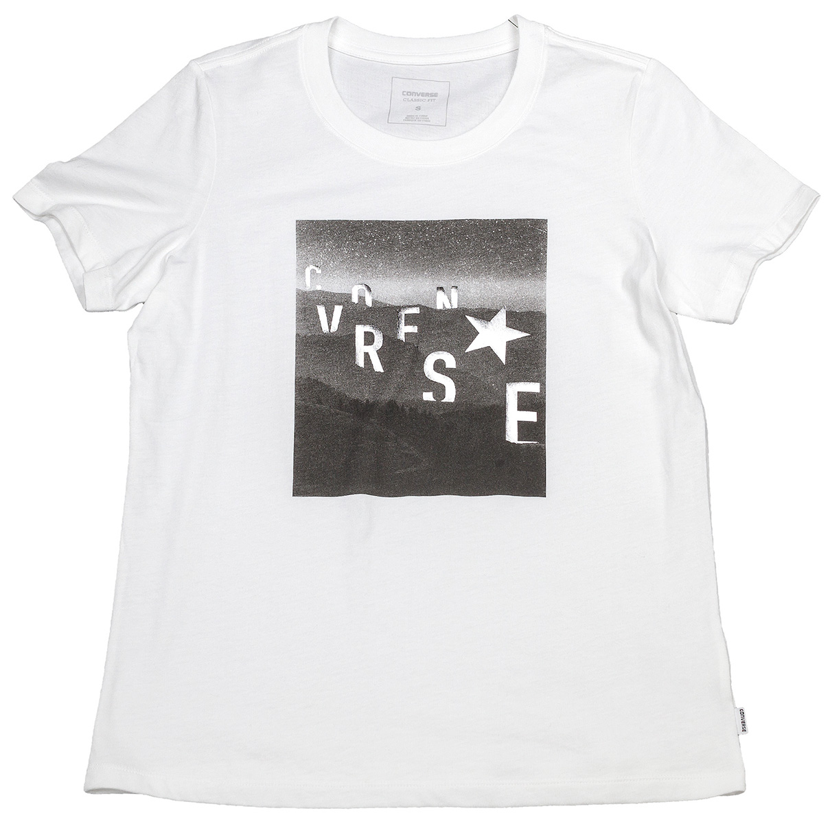 Футболка женская Converse Metallic Scattered Type Crew Tee, цвет: белый. 10004600102. Размер S (44)10004600102 Футболка женская Converse Metallic Scattered Type Crew Tee, цвет: белый. 10004600102. Размер S (44)10004600102Стильная женская футболка Converse, выполненная из высококачественного материала, прекрасно подойдет для активного отдыха и занятий спортом.Модель с короткими рукавами и круглым вырезом горловины - идеальный вариант для создания образа в спортивном стиле. Футболка оформлена термоаппликацией в виде логотипа бренда, что непременно раскроет ваш спортивный дух.Такая модель подарит вам комфорт в течение всего дня и послужит замечательным дополнением к вашему гардеробу.