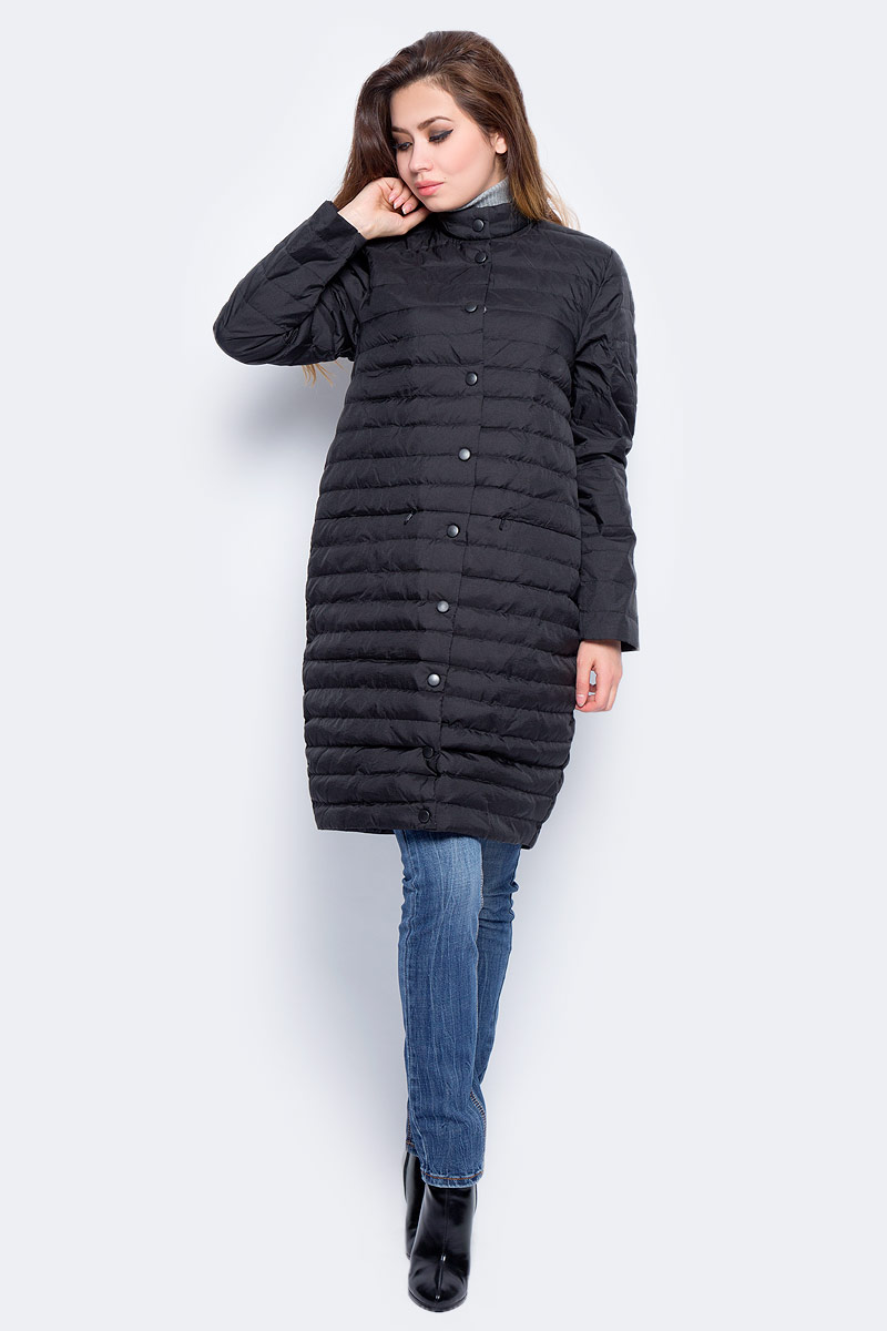 Пуховик женский Baon, цвет: черный. B017519_Black. Размер XL (50)B017519_Black Пуховик женский Baon, цвет: черный. B017519_Black. Размер XL (50)B017519_BlackЖенский стеганый пуховик Baon изготовлен из водоотталкивающей и ветрозащитной ткани. В качестве утеплителя используются пух и перо. Удлиненная модель слегка приталенного силуэта с воротником-стойкой застегивается на кнопки. Спереди расположены два прорезных кармана на застежках-молниях.