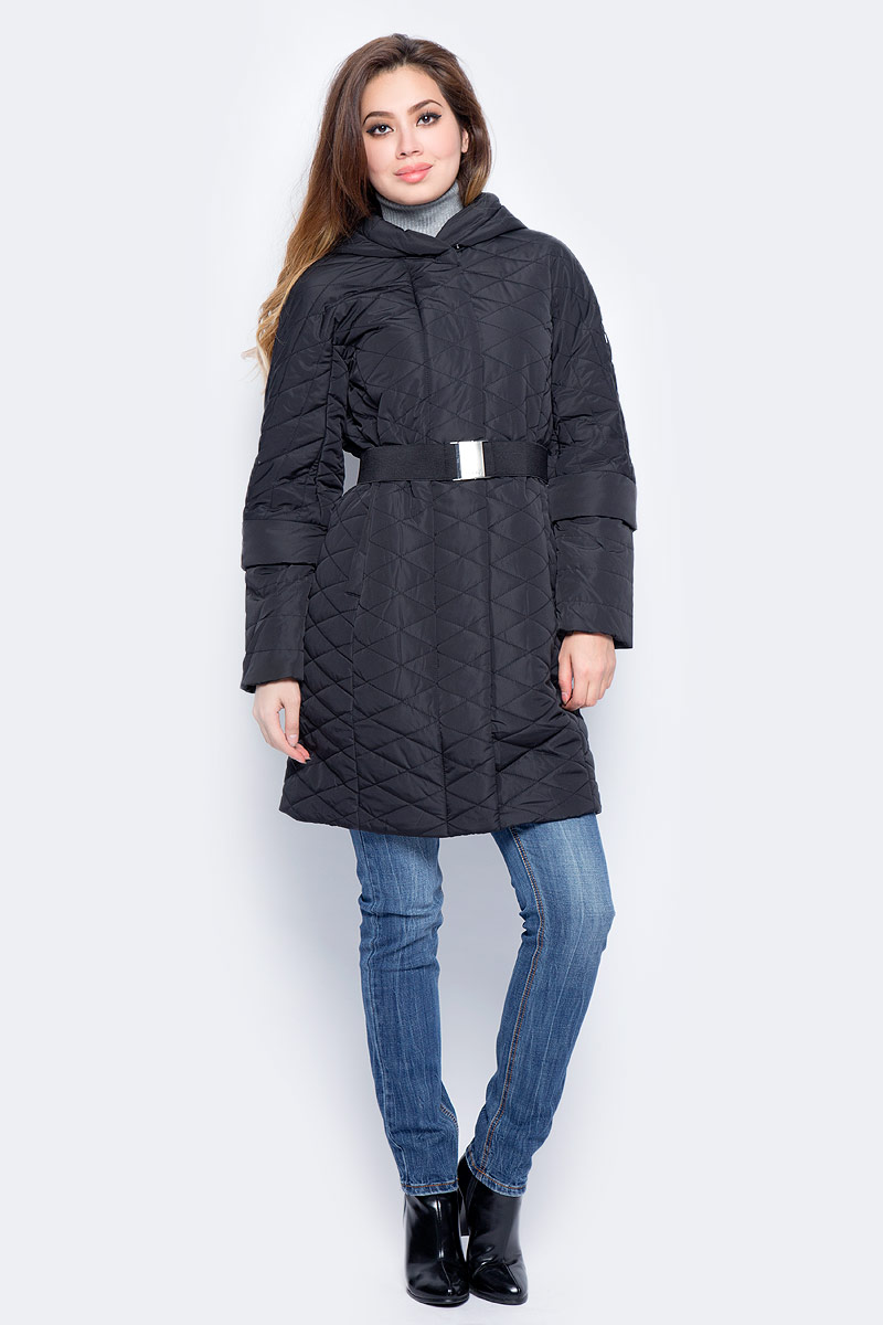 Куртка женская Baon, цвет: черный. B037538_Black. Размер XL (50)B037538_Black Куртка женская Baon, цвет: черный. B037538_Black. Размер XL (50)B037538_BlackУдлиненная стеганая куртка Baon выполнена из прочного материала. Наполнитель - полиэстер. Модель с несъемным капюшоном застегивается на застежку-молнию и кнопки. Изделие дополнено двумя втачными карманами на молниях. На талии предусмотрен пояс-резинка с металлической пряжкой. Такая куртка займет достойное место в вашем гардеробе.