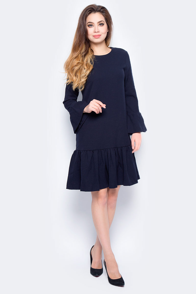 Платье женское Baon, цвет: синий. B457547_Dark Navy. Размер XS (42)B457547_Dark Navy Платье женское Baon, цвет: синий. B457547_Dark Navy. Размер XS (42)B457547_Dark NavyСтильное платье Baon выполнено из смесового материала. Модель миди-длины с круглым вырезом горловины и длинными рукавами. На спинке изделие застегивается на потайную молнию. Рукава оформлены широкими воланами.