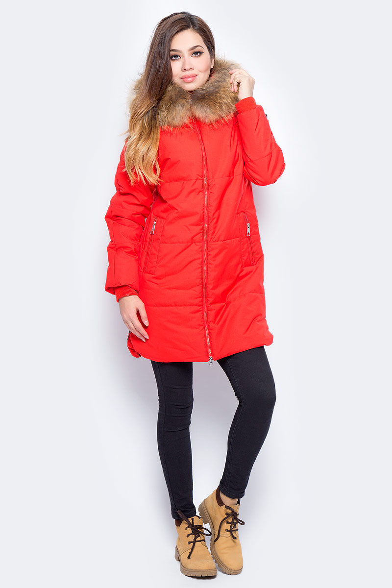 Куртка женская Baon, цвет: красный. B037516_Light Red. Размер S (44)B037516_Light Red Куртка женская Baon, цвет: красный. B037516_Light Red. Размер S (44)B037516_Light RedУтепленная женская куртка Baon выполнена из непромокаемого полиэстера. Модель с капюшоном застегивается на застежку-молнию. Капюшон оформлен натуральным мехом енота. Изделие дополнено двумя втачными карманами на кнопках. По бокам предусмотрены разрезы также на застежках-молниях.