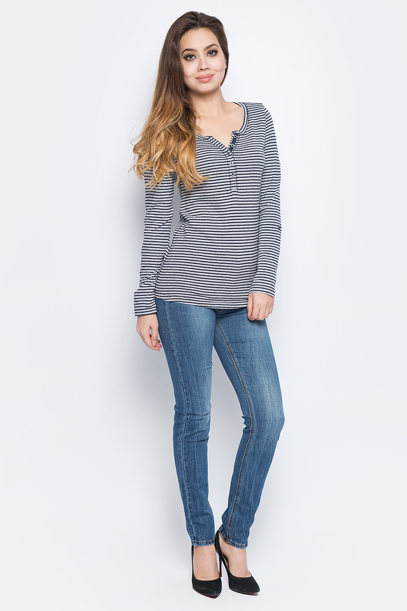 Лонгслив женский Baon, цвет: серый. B217505_Silver Melange Striped. Размер M (46)B217505_Silver Melange Striped Лонгслив женский Baon, цвет: серый. B217505_Silver Melange Striped. Размер M (46)B217505_Silver Melange StripedЖенский лонгслив Baon изготовлен из натурального хлопка с небольшим добавлением вискозы. Модель с круглым вырезом горловины и длинными рукавами застегивается спереди на пуговицы. Рукава можно закатать и зафиксировать на хлястик с пуговицей. Изделие оформлено полосатым принтом.