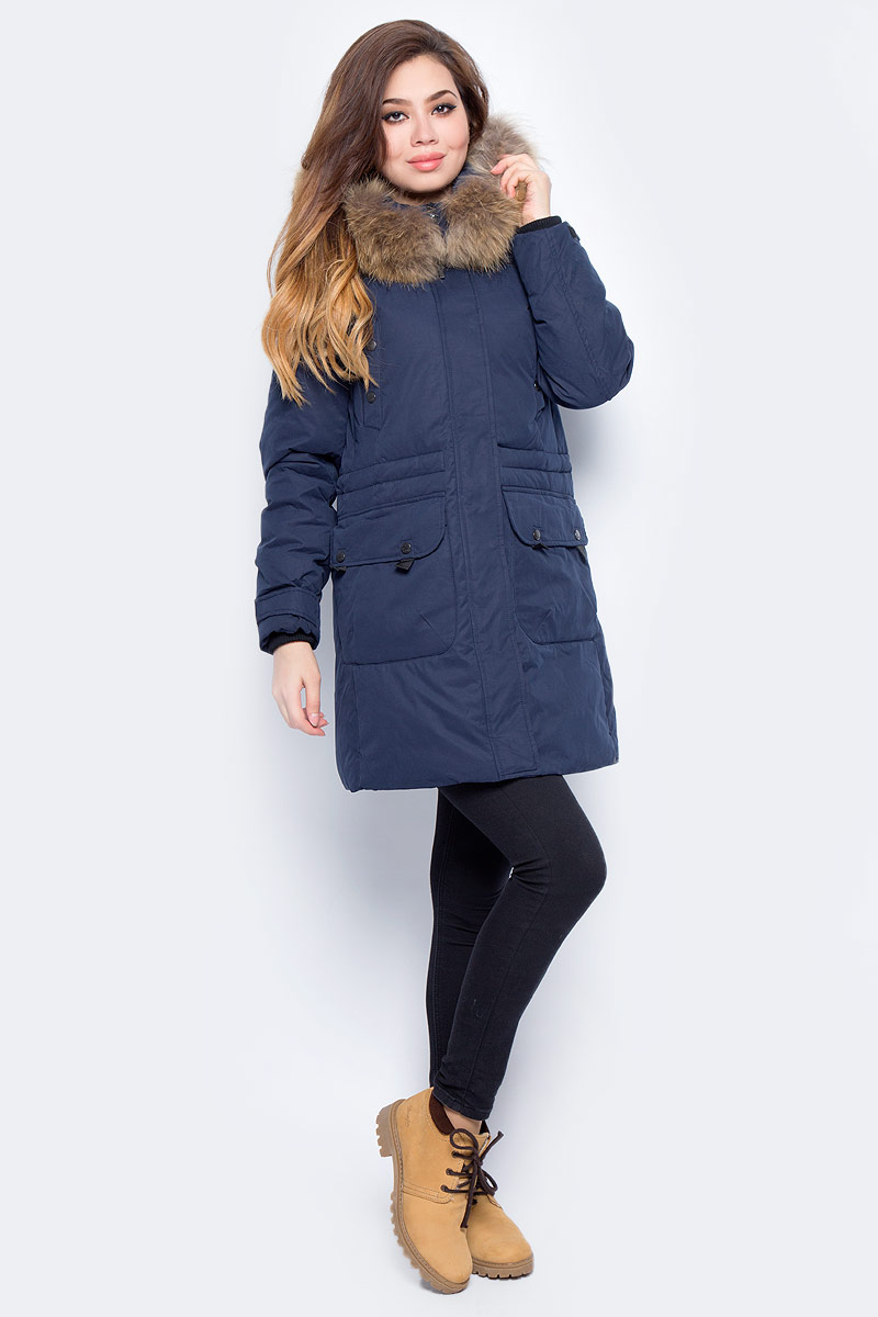 Пуховик женский Baon, цвет: синий. B007557_Dark Navy. Размер L (48)B007557_Dark Navy Пуховик женский Baon, цвет: синий. B007557_Dark Navy. Размер L (48)B007557_Dark NavyУдлиненный женский пуховик Baon с длинными рукавами, капюшоном на застежке-молнии и воротником-стойкой выполнен из прочного полиэстерас добавлением хлопка и полиамида. Наполнитель - натуральный пух и перо. Модель застегивается на застежку-молнию и имеет ветрозащитный клапан. Изделие дополнено двумя нагрудными и двумя накладными карманами на кнопках. Рукава со вшитыми трикотажными манжетами дополнены хлястиками на липучках. С внутренней стороны на талии предкусмотрена кулиска. Капюшон украшен натуральным мехом енота.