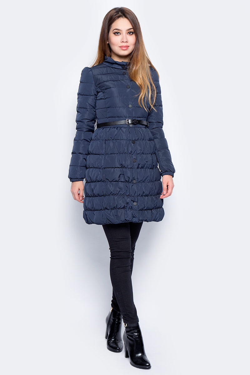 Пуховик женский Baon, цвет: синий. B007533_Dark Navy. Размер M (46)B007533_Dark Navy Пуховик женский Baon, цвет: синий. B007533_Dark Navy. Размер M (46)B007533_Dark NavyСтеганый женский пуховик Baon выполнен из прочного полиэстера. Наполнитель - натуральный пух и перо. Модель приталенного силуэта застегивается на кнопки.По бокам расположены карманы на молниях. Манжеты дополнены эластичными вставками-резинками. Линия талии дополнительно подчеркивается ремешком из искусственной кожи.
