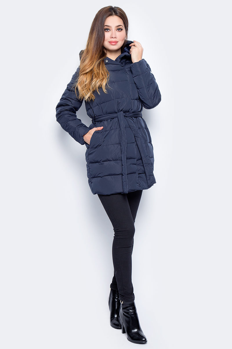 Пуховик женский Baon, цвет: синий. B007514_Dark Navy. Размер XS (42)B007514_Dark Navy Пуховик женский Baon, цвет: синий. B007514_Dark Navy. Размер XS (42)B007514_Dark NavyСтеганый женский пуховик Baon выполнен из прочного полиэстера. Наполнитель - натуральный пух и перо. Модель с капюшоном застегивается на кнопки, на талии расположены шлевки. Изделие дополнено двумя втачными карманами на застежках-молниях. В комплекте предусмотрен пояс в тон изделия.