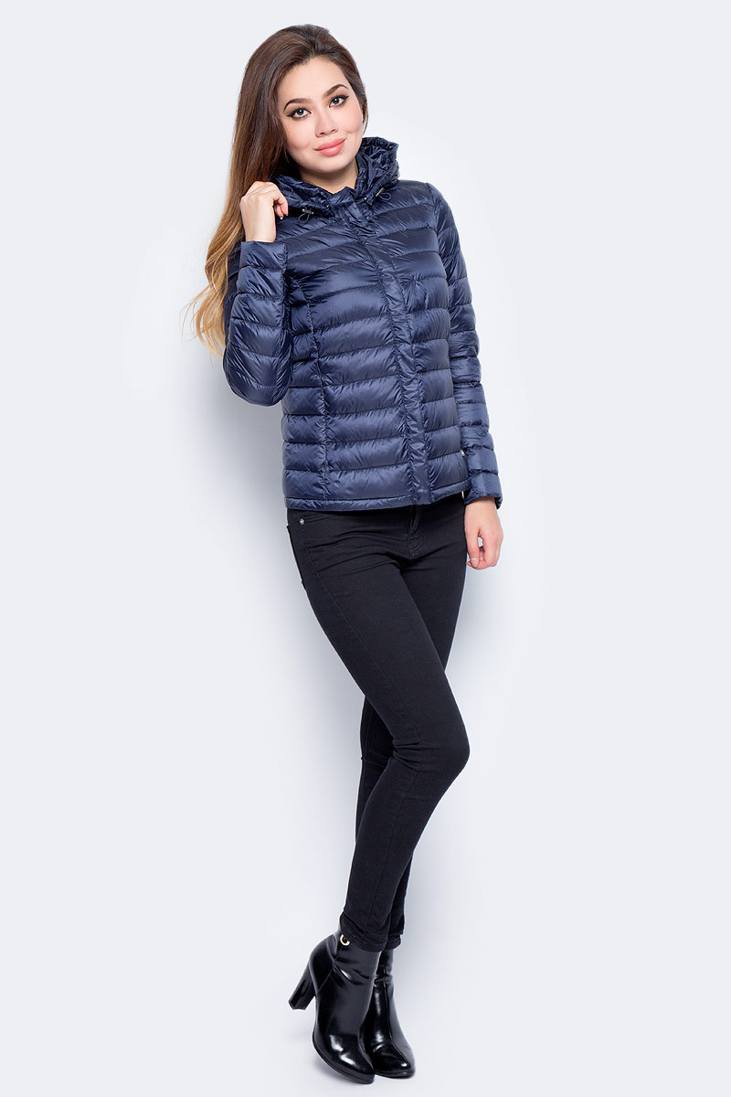Пуховик женский Baon, цвет: синий. B017701_Dark Navy. Размер XL (50)B017701_Dark Navy Пуховик женский Baon, цвет: синий. B017701_Dark Navy. Размер XL (50)B017701_Dark NavyЛегкий стеганый укороченный пуховик Baon выполнен из полиэстера с утеплителем из натурального пуха и пера. Модель застегивается на кнопки и имеет съемный капюшон с регулировкой объема. По бокам расположены карманы с молниями. Такой пуховик займет достойное место в вашем гардеробе.