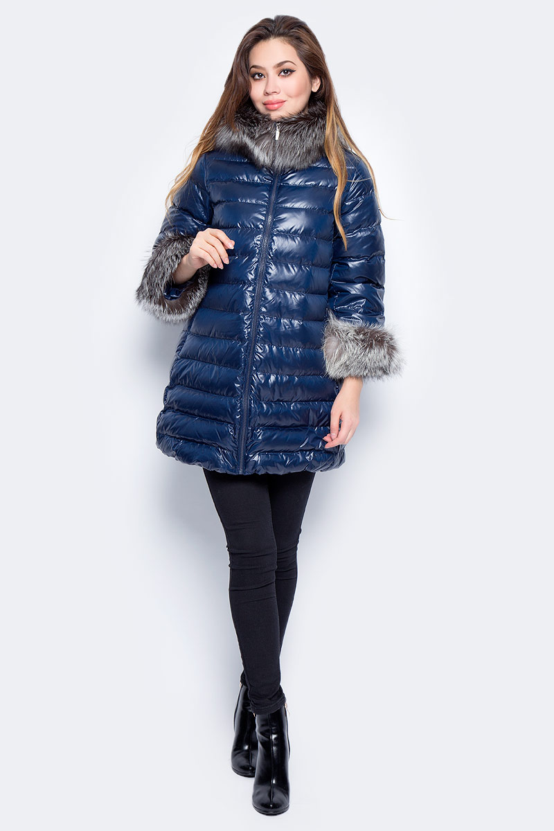 Пуховик женский Baon, цвет: синий. B007553_Dark Navy. Размер L (48)B007553_Dark Navy Пуховик женский Baon, цвет: синий. B007553_Dark Navy. Размер L (48)B007553_Dark NavyСтильный женский пуховик Baon выполнен из прочного полиэстера. Наполнитель - натуральный пух и перо. Модель с рукавами длиной 3/4 застегивается на застежку-молнию. Воротник и рукава отделаны натуральным мехом чернобурки. Изделие дополнено двумя втачными карманами.