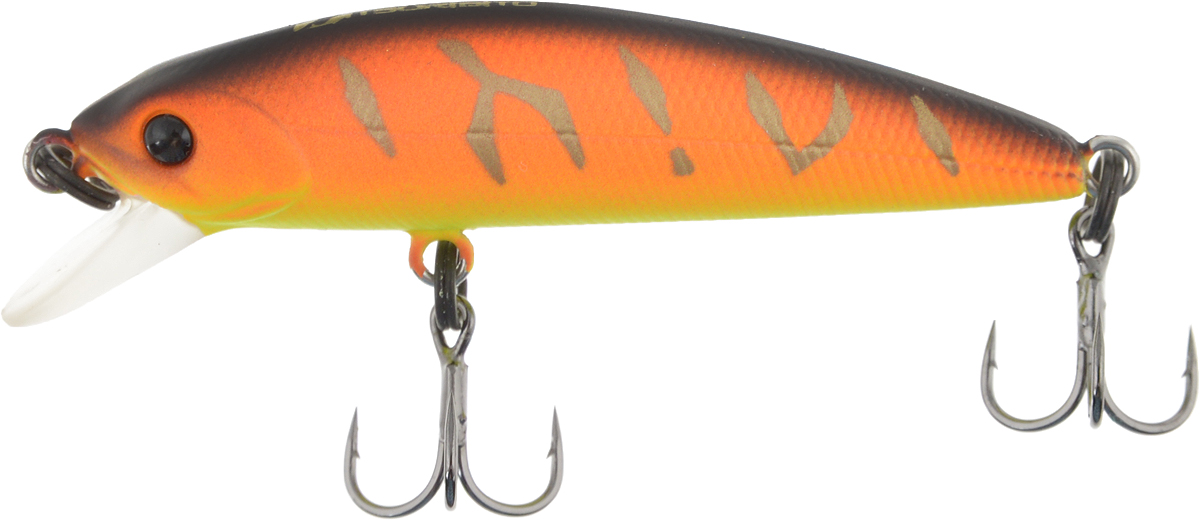 Воблер Tsuribito Minnow F, цвет 029, 42 мм72554 Воблер Tsuribito Minnow F, цвет 029, 42 мм72554Ну, кто не знает цурибитовские хиты? Dead Minnow, Pencil 47, Jerkbait, Deep Shaker, крэнки…Пришло время знакомиться с новинками.Три подгруппы линейки Tsuribito Minnow в размерах 35 мм., 42 мм., 50 мм. С этим именем были воблеры от 60 мм и больше (60, 80, 95, 110, 130 мм.). Теперь же семейство приросло меньшими форматами.Этот малек точь в точь как предыдущий 35-ый, только двумя неделями жизни позже – чуть откормившийся и подросший. Для спиннингистов же прирост 7 мм. и 0.5 грамма будет уже довольно ощутим: воблер становится чуть менее требовательным к деликатности снасти (толщине лески и ее материалу, к тесту и строю спиннинга). На проводке воблеры ведут себя все более «минношно», а дальность полета на одной и той же снасти несколько увеличивается по сравнению с меньшими собратьями. Один нюанс, на который как-то следует обратить внимание – это маленькие тройники Owner. К качеству нет никаких претензий. Но нужно понимать, что физиология рыб – штука важная, размер и форма рта, губастость или строение челюстей, по-разному будут контактировать с тройниками. Так что в некоторых случаях может и имеет смысл заранее переоснащать Tsuribito Minnow 42 на хорошие одинарники.