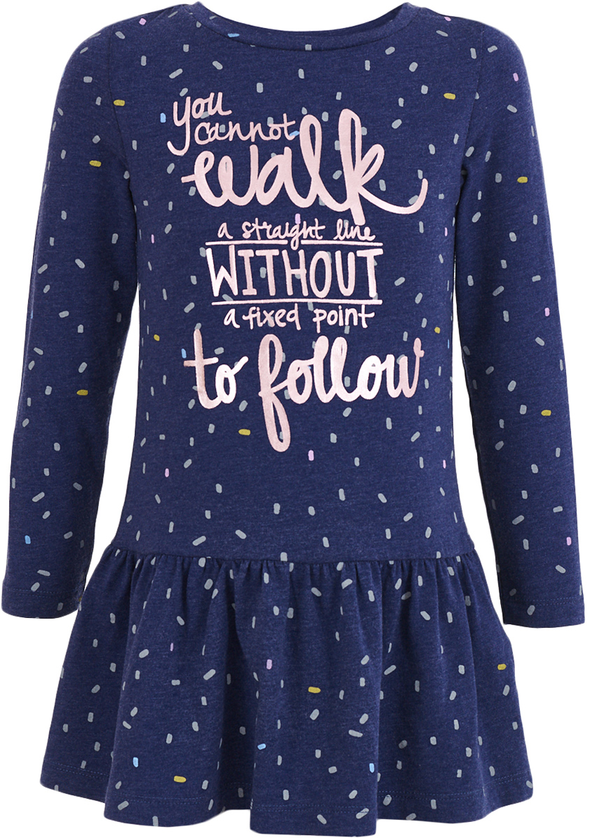 Платье для девочки Button Blue, цвет: темно-синий. 217BBGC50011013. Размер 104, 4 года217BBGC50011013 Платье для девочки Button Blue, цвет: темно-синий. 217BBGC50011013. Размер 104, 4 года217BBGC50011013Трикотажное платье - гарантия комфорта и уюта. Спокойная мягкая форма с отрезной трапециевидной юбкой, оптимальная длина модели, интересное трикотажное полотно в мелкий рисунок делают это платье для девочки отличным решением для свободного времени. Именно так и должны выглядеть недорогие повседневные платья: неброское, но с изюминкой в виде крупного шрифтового принта, платье будет очень востребовано для детского сада, прогулок и домашнего времяпрепровождения. Дети быстро растут и часто меняют свои предпочтения, поэтому всем практичным родителям надо приобретать детские платья недорого, чтобы обеспечить ребенку должное разнообразие. Купить трикотажное платье из футера от Button Blue, значит, сделать каждый день ребенка комфортным.