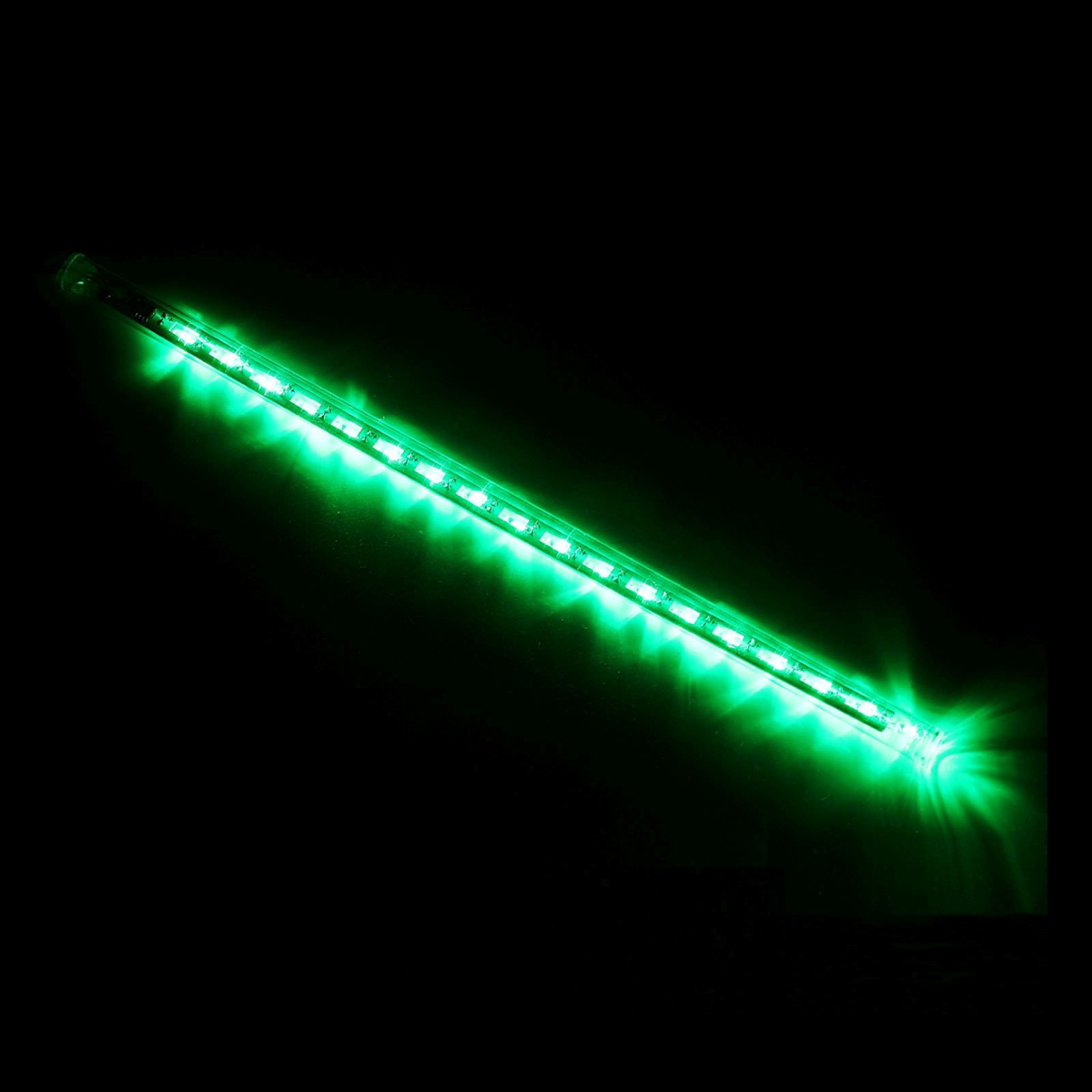 Светодиодная сосулька Luazon Тающая, длина 0,3 м, диаметр 2 см, LED 18 ламп, 220V, цвет: зеленый678895 Светодиодная сосулька Luazon Тающая, длина 0,3 м, диаметр 2 см, LED 18 ламп, 220V, цвет: зеленый678895Светодиодные гирлянды, ленты и т.д — это отличный вариант для новогоднего оформления интерьера или фасада. С их помощью помещение любого размера можно превратить в праздничный зал, а внешние элементы зданий, украшенные ими, мгновенно станут напоминать очертания сказочного дворца. Такие украшения создают ауру предвкушения чуда. Деревья, фасады, витрины, окна и арки будто специально созданы, чтобы вы украсили их светящимися нитями.