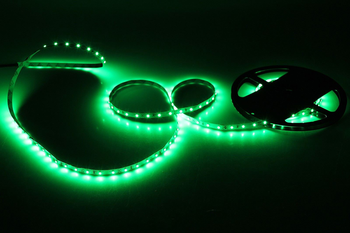 Светодиодная лента Sima-land, 12В, SMD3528, длина 5 м, IP33, 60 LED ламп, 4.8 Вт/м, DC, цвет: зеленый682308 Светодиодная лента Sima-land, 12В, SMD3528, длина 5 м, IP33, 60 LED ламп, 4.8 Вт/м, DC, цвет: зеленый682308Светодиодные гирлянды, ленты и т.д — это отличный вариант для новогоднего оформления интерьера или фасада. С их помощью помещение любого размера можно превратить в праздничный зал, а внешние элементы зданий, украшенные ими, мгновенно станут напоминать очертания сказочного дворца. Такие украшения создают ауру предвкушения чуда. Деревья, фасады, витрины, окна и арки будто специально созданы, чтобы вы украсили их светящимися нитями.