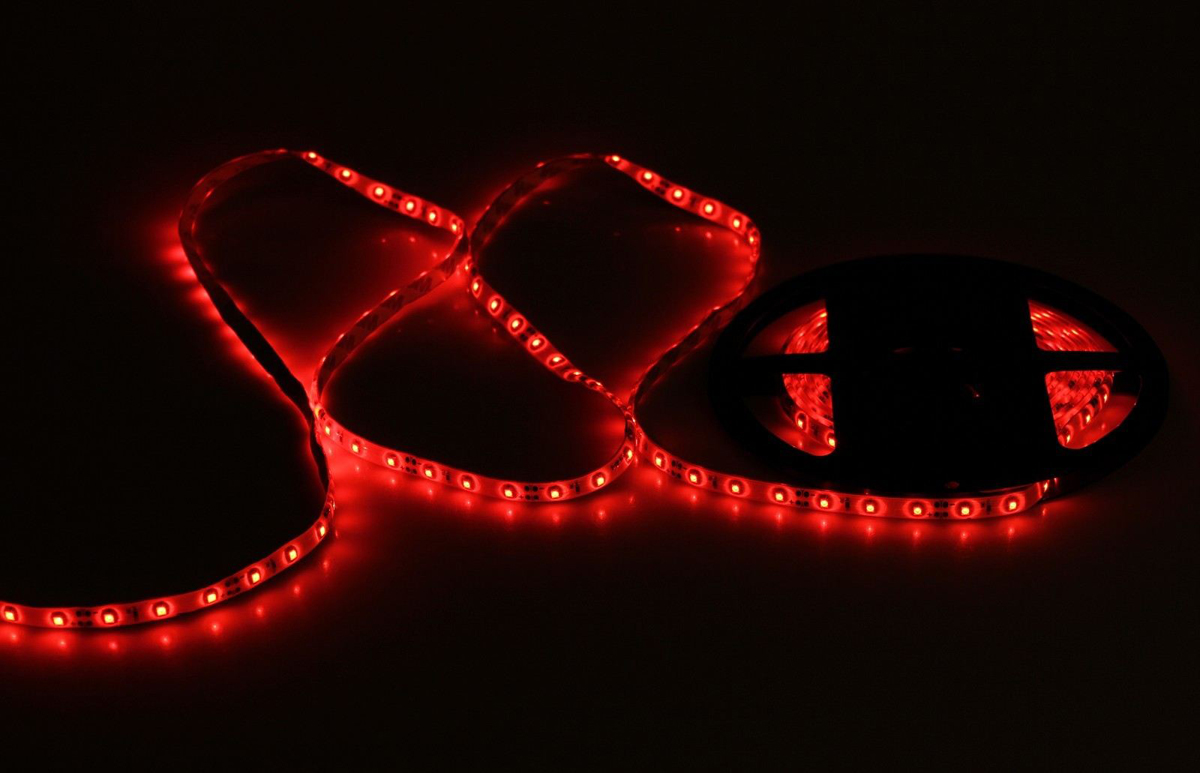 Светодиодная лента Sima-land, 12В, SMD3528, длина 5 м, IP65, 60 LED ламп, 4.8 Вт/м, DC, цвет: красный682330 Светодиодная лента Sima-land, 12В, SMD3528, длина 5 м, IP65, 60 LED ламп, 4.8 Вт/м, DC, цвет: красный682330Светодиодные гирлянды, ленты и т.д — это отличный вариант для новогоднего оформления интерьера или фасада. С их помощью помещение любого размера можно превратить в праздничный зал, а внешние элементы зданий, украшенные ими, мгновенно станут напоминать очертания сказочного дворца. Такие украшения создают ауру предвкушения чуда. Деревья, фасады, витрины, окна и арки будто специально созданы, чтобы вы украсили их светящимися нитями.