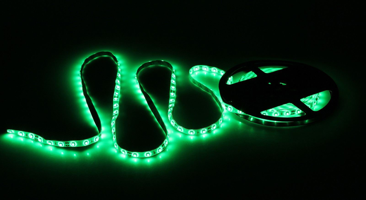 Светодиодная лента Sima-land, 12В, SMD3528, длина 5 м, IP65, 60 LED ламп, 4.8 Вт/м, DC, цвет: зеленый682332 Светодиодная лента Sima-land, 12В, SMD3528, длина 5 м, IP65, 60 LED ламп, 4.8 Вт/м, DC, цвет: зеленый682332Светодиодные гирлянды, ленты и т.д — это отличный вариант для новогоднего оформления интерьера или фасада. С их помощью помещение любого размера можно превратить в праздничный зал, а внешние элементы зданий, украшенные ими, мгновенно станут напоминать очертания сказочного дворца. Такие украшения создают ауру предвкушения чуда. Деревья, фасады, витрины, окна и арки будто специально созданы, чтобы вы украсили их светящимися нитями.