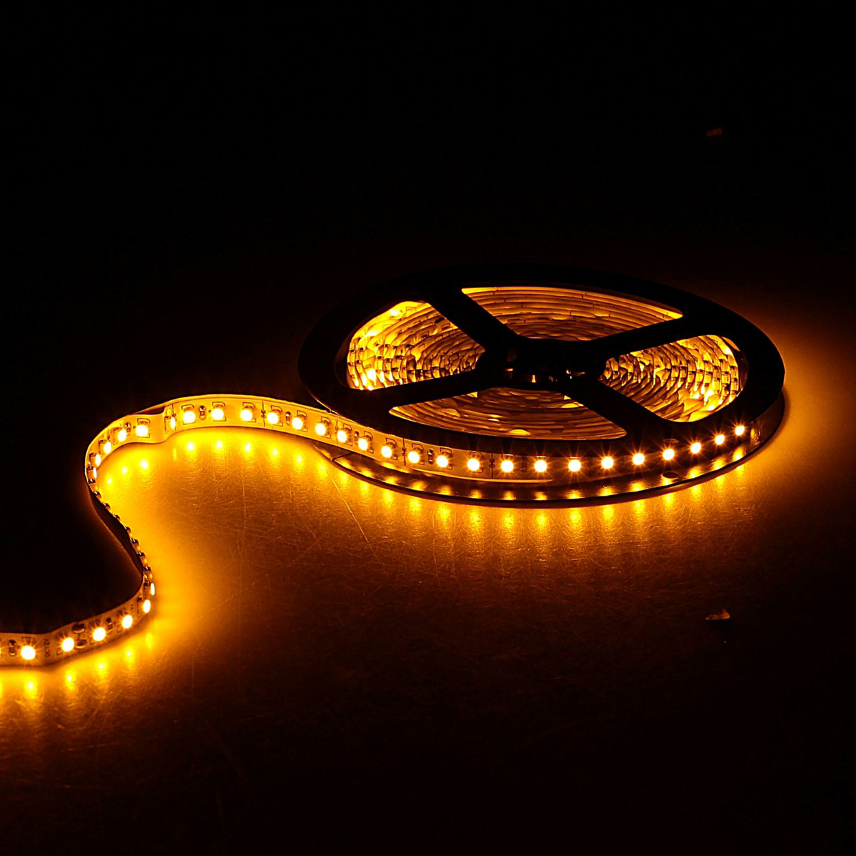Светодиодная лента Sima-land, 12В, SMD3528, длина 5 м, IP33, 120 LED ламп, 9.6 Вт/м, 6-7 Лм/1 LED, DC, цвет: желтый. 848542848542 Светодиодная лента Sima-land, 12В, SMD3528, длина 5 м, IP33, 120 LED ламп, 9.6 Вт/м, 6-7 Лм/1 LED, DC, цвет: желтый. 848542848542Светодиодные гирлянды, ленты и т.д — это отличный вариант для новогоднего оформления интерьера или фасада. С их помощью помещение любого размера можно превратить в праздничный зал, а внешние элементы зданий, украшенные ими, мгновенно станут напоминать очертания сказочного дворца. Такие украшения создают ауру предвкушения чуда. Деревья, фасады, витрины, окна и арки будто специально созданы, чтобы вы украсили их светящимися нитями.
