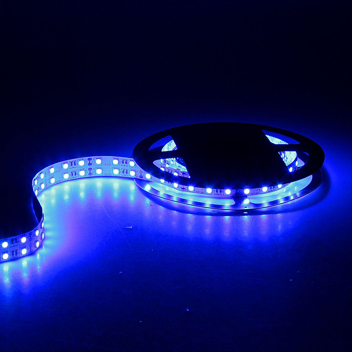 Светодиодная лента Sima-land, 12В, SMD5050, длина 5 м, IP33, 120 LED ламп, 28.8 Вт/м, 10-12 Лм/1 LED, DC, цвет: синий848552 Светодиодная лента Sima-land, 12В, SMD5050, длина 5 м, IP33, 120 LED ламп, 28.8 Вт/м, 10-12 Лм/1 LED, DC, цвет: синий848552Светодиодные гирлянды, ленты и т.д — это отличный вариант для новогоднего оформления интерьера или фасада. С их помощью помещение любого размера можно превратить в праздничный зал, а внешние элементы зданий, украшенные ими, мгновенно станут напоминать очертания сказочного дворца. Такие украшения создают ауру предвкушения чуда. Деревья, фасады, витрины, окна и арки будто специально созданы, чтобы вы украсили их светящимися нитями.