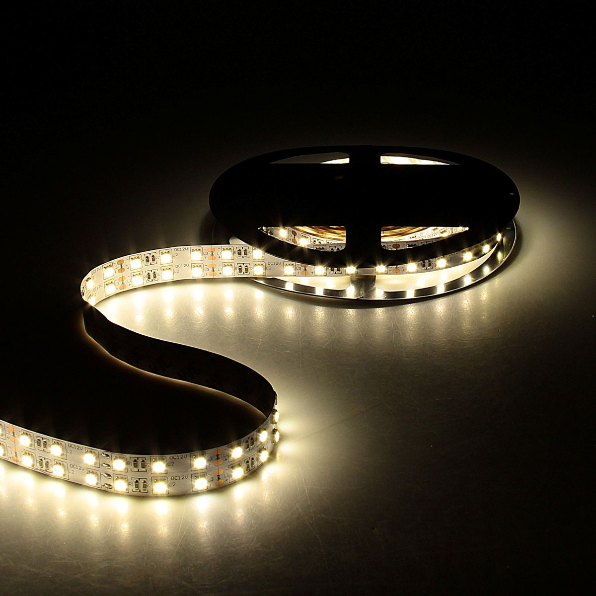 Светодиодная лента Sima-land, 12В SMD5050, длина 5 м, IP33, 120 LED ламп, 28.8Вт/м, 10-12 Лм/1 LED, DC, цвет: теплый белый848555 Светодиодная лента Sima-land, 12В SMD5050, длина 5 м, IP33, 120 LED ламп, 28.8Вт/м, 10-12 Лм/1 LED, DC, цвет: теплый белый848555Светодиодные гирлянды, ленты и т.д — это отличный вариант для новогоднего оформления интерьера или фасада. С их помощью помещение любого размера можно превратить в праздничный зал, а внешние элементы зданий, украшенные ими, мгновенно станут напоминать очертания сказочного дворца. Такие украшения создают ауру предвкушения чуда. Деревья, фасады, витрины, окна и арки будто специально созданы, чтобы вы украсили их светящимися нитями.