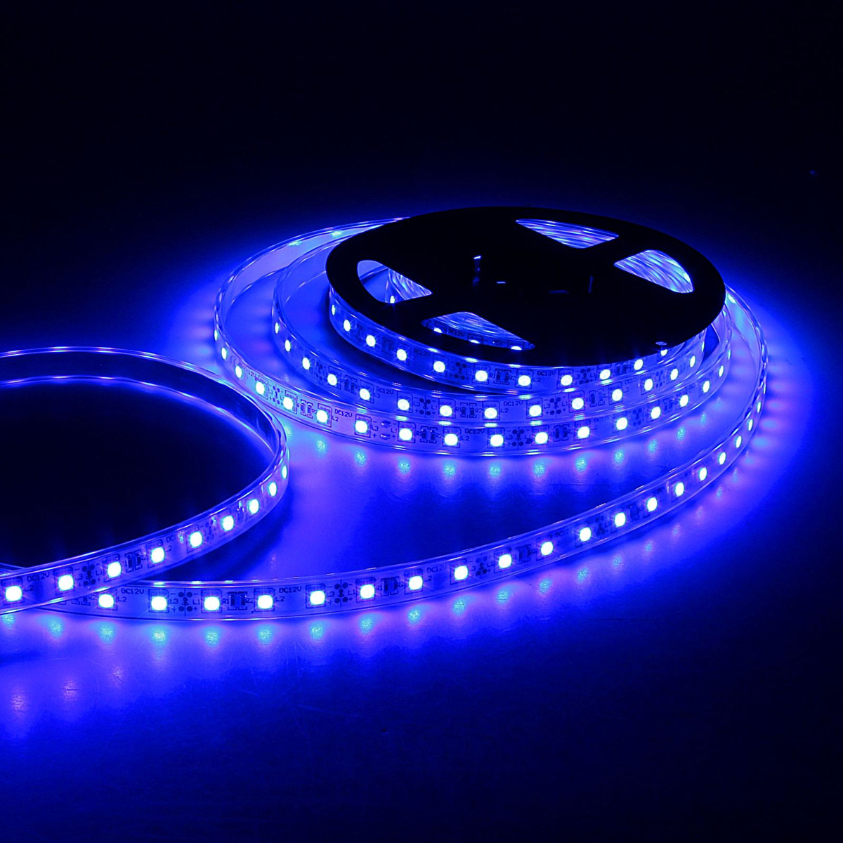 Светодиодная лента Sima-land, 12В, SMD5050, длина 5 м, IP68, 60 LED ламп, 14.4 Вт/м, 10-12 Лм/1 LED, DC, цвет: синий848572 Светодиодная лента Sima-land, 12В, SMD5050, длина 5 м, IP68, 60 LED ламп, 14.4 Вт/м, 10-12 Лм/1 LED, DC, цвет: синий848572Светодиодные гирлянды, ленты и т.д — это отличный вариант для новогоднего оформления интерьера или фасада. С их помощью помещение любого размера можно превратить в праздничный зал, а внешние элементы зданий, украшенные ими, мгновенно станут напоминать очертания сказочного дворца. Такие украшения создают ауру предвкушения чуда. Деревья, фасады, витрины, окна и арки будто специально созданы, чтобы вы украсили их светящимися нитями.
