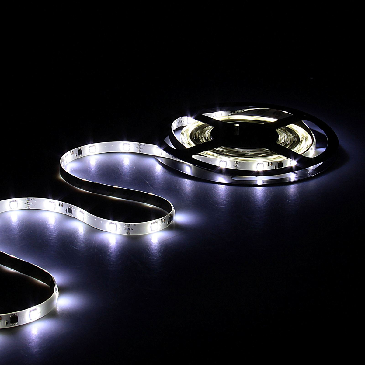 Светодиодная лента Sima-land, 12В, SMD5050, длина 5 м, IP65, 30 LED ламп, 7.2 Вт/м, 10-12 Лм/1 LED, DC, цвет: белый848577 Светодиодная лента Sima-land, 12В, SMD5050, длина 5 м, IP65, 30 LED ламп, 7.2 Вт/м, 10-12 Лм/1 LED, DC, цвет: белый848577Светодиодные гирлянды, ленты и т.д — это отличный вариант для новогоднего оформления интерьера или фасада. С их помощью помещение любого размера можно превратить в праздничный зал, а внешние элементы зданий, украшенные ими, мгновенно станут напоминать очертания сказочного дворца. Такие украшения создают ауру предвкушения чуда. Деревья, фасады, витрины, окна и арки будто специально созданы, чтобы вы украсили их светящимися нитями.