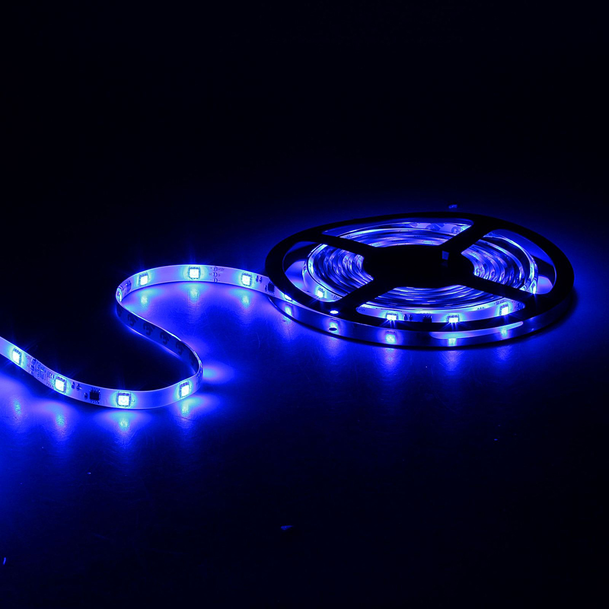 Светодиодная лента Sima-land, 12В, SMD5050, длина 5 м, IP65, 30 LED ламп, 7.2Вт/м, 10-12 Лм/1 LED, DC, цвет: синий848579 Светодиодная лента Sima-land, 12В, SMD5050, длина 5 м, IP65, 30 LED ламп, 7.2Вт/м, 10-12 Лм/1 LED, DC, цвет: синий848579Светодиодные гирлянды, ленты и т.д — это отличный вариант для новогоднего оформления интерьера или фасада. С их помощью помещение любого размера можно превратить в праздничный зал, а внешние элементы зданий, украшенные ими, мгновенно станут напоминать очертания сказочного дворца. Такие украшения создают ауру предвкушения чуда. Деревья, фасады, витрины, окна и арки будто специально созданы, чтобы вы украсили их светящимися нитями.
