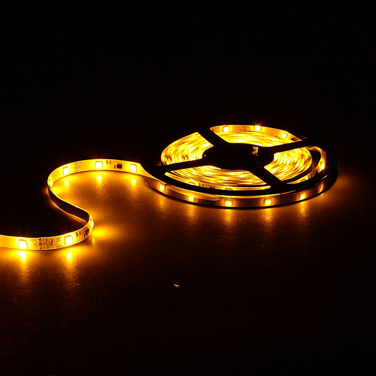 Светодиодная лента Sima-land, 12В, SMD5050, длина 5 м, IP65, 30 LED ламп, 7.2Вт/м, 10-12 Лм/1 LED, DC, цвет: желтый848581 Светодиодная лента Sima-land, 12В, SMD5050, длина 5 м, IP65, 30 LED ламп, 7.2Вт/м, 10-12 Лм/1 LED, DC, цвет: желтый848581Светодиодные гирлянды, ленты и т.д — это отличный вариант для новогоднего оформления интерьера или фасада. С их помощью помещение любого размера можно превратить в праздничный зал, а внешние элементы зданий, украшенные ими, мгновенно станут напоминать очертания сказочного дворца. Такие украшения создают ауру предвкушения чуда. Деревья, фасады, витрины, окна и арки будто специально созданы, чтобы вы украсили их светящимися нитями.
