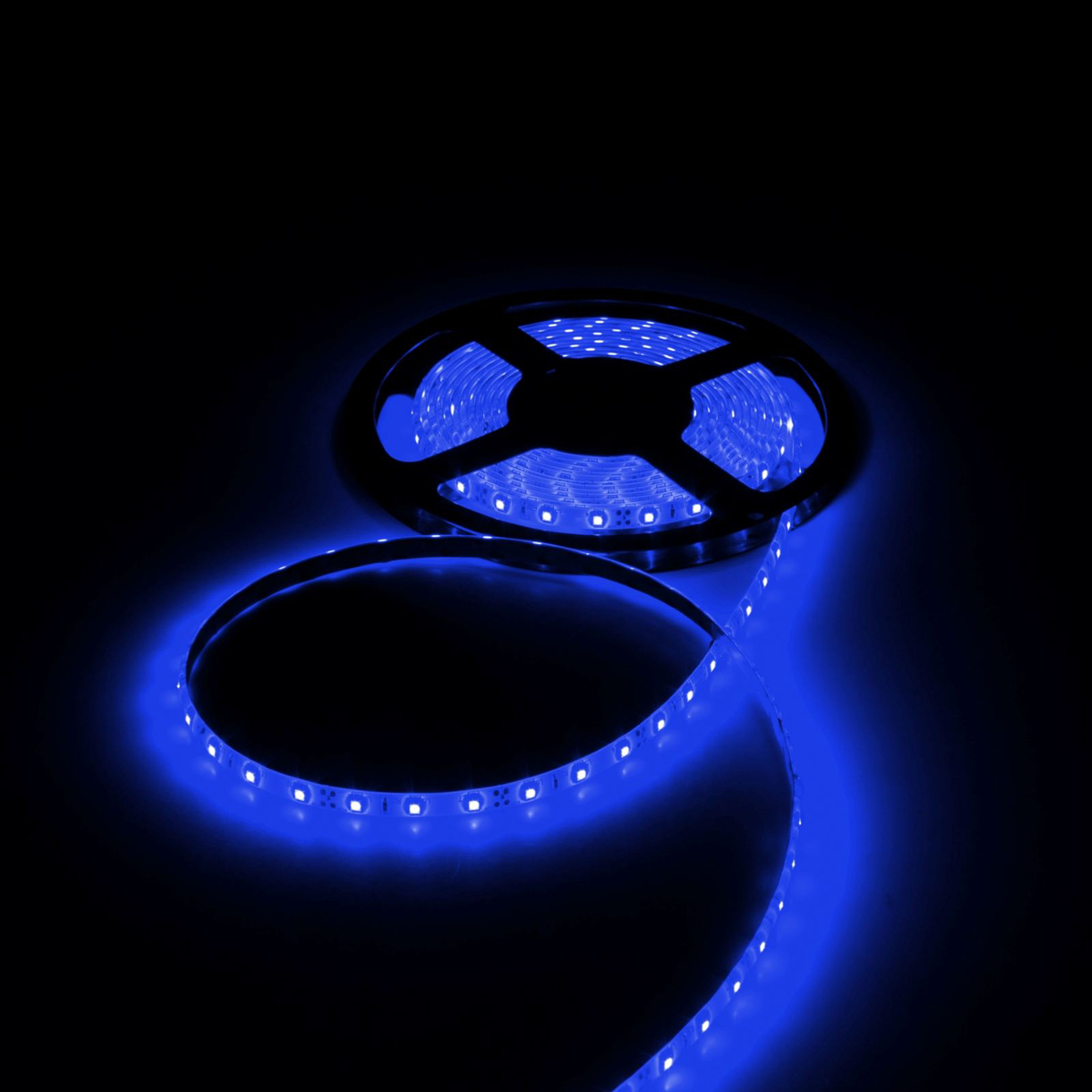 Светодиодная лента Luazon, 12В, SMD3528, длина 5 м, IP65, 60 LED ламп, 4.8 Вт/м, 6-7 Лм/1 LED, DC, цвет: синий883880 Светодиодная лента Luazon, 12В, SMD3528, длина 5 м, IP65, 60 LED ламп, 4.8 Вт/м, 6-7 Лм/1 LED, DC, цвет: синий883880Светодиодные гирлянды, ленты и т.д — это отличный вариант для новогоднего оформления интерьера или фасада. С их помощью помещение любого размера можно превратить в праздничный зал, а внешние элементы зданий, украшенные ими, мгновенно станут напоминать очертания сказочного дворца. Такие украшения создают ауру предвкушения чуда. Деревья, фасады, витрины, окна и арки будто специально созданы, чтобы вы украсили их светящимися нитями.