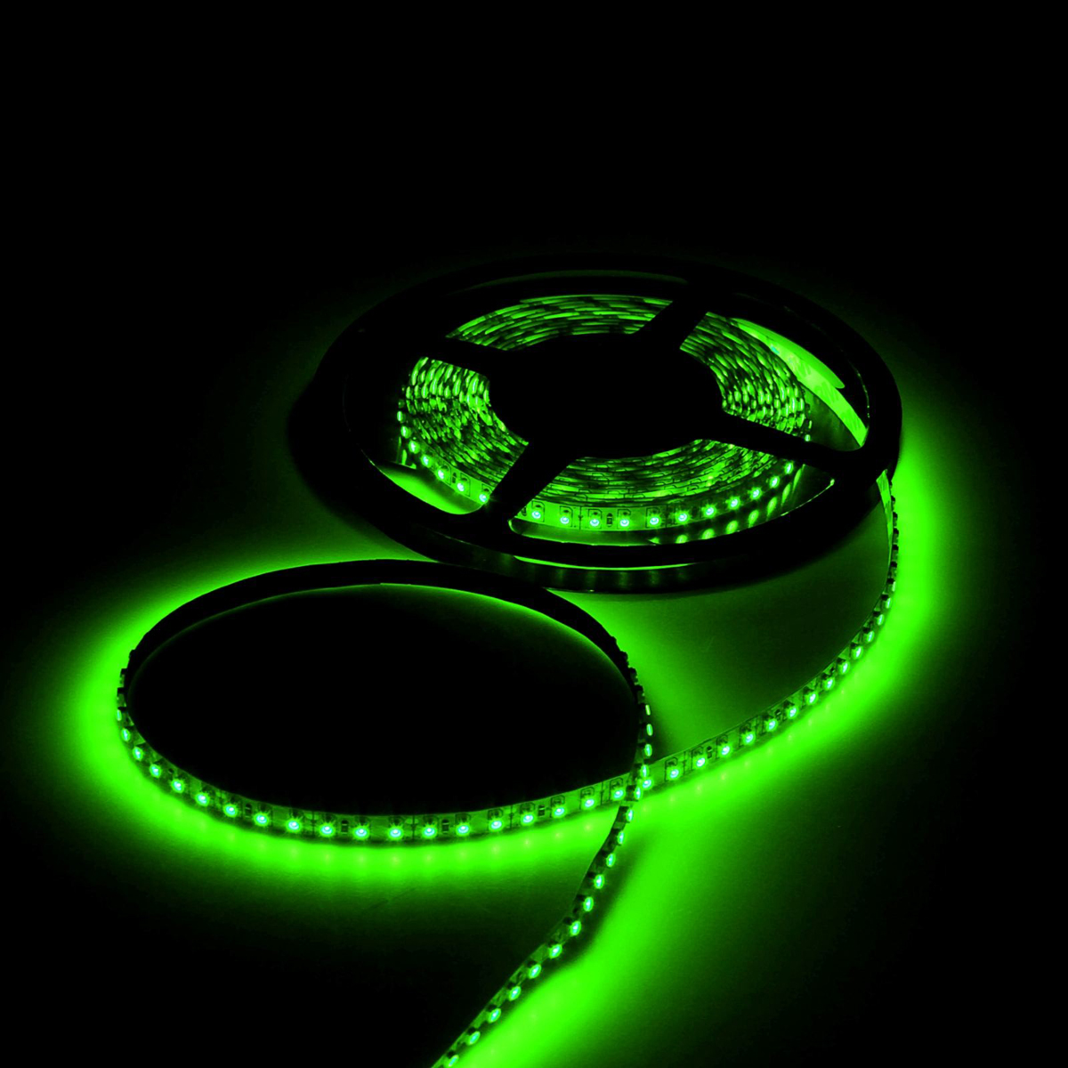 Светодиодная лента Luazon, 12В, SMD3528, длина 5 м, IP68, 60 LED ламп, 4.8 Вт/м, 6-7 Лм/1 LED, DC, цвет: зеленый883889 Светодиодная лента Luazon, 12В, SMD3528, длина 5 м, IP68, 60 LED ламп, 4.8 Вт/м, 6-7 Лм/1 LED, DC, цвет: зеленый883889Светодиодные гирлянды, ленты и т.д — это отличный вариант для новогоднего оформления интерьера или фасада. С их помощью помещение любого размера можно превратить в праздничный зал, а внешние элементы зданий, украшенные ими, мгновенно станут напоминать очертания сказочного дворца. Такие украшения создают ауру предвкушения чуда. Деревья, фасады, витрины, окна и арки будто специально созданы, чтобы вы украсили их светящимися нитями.