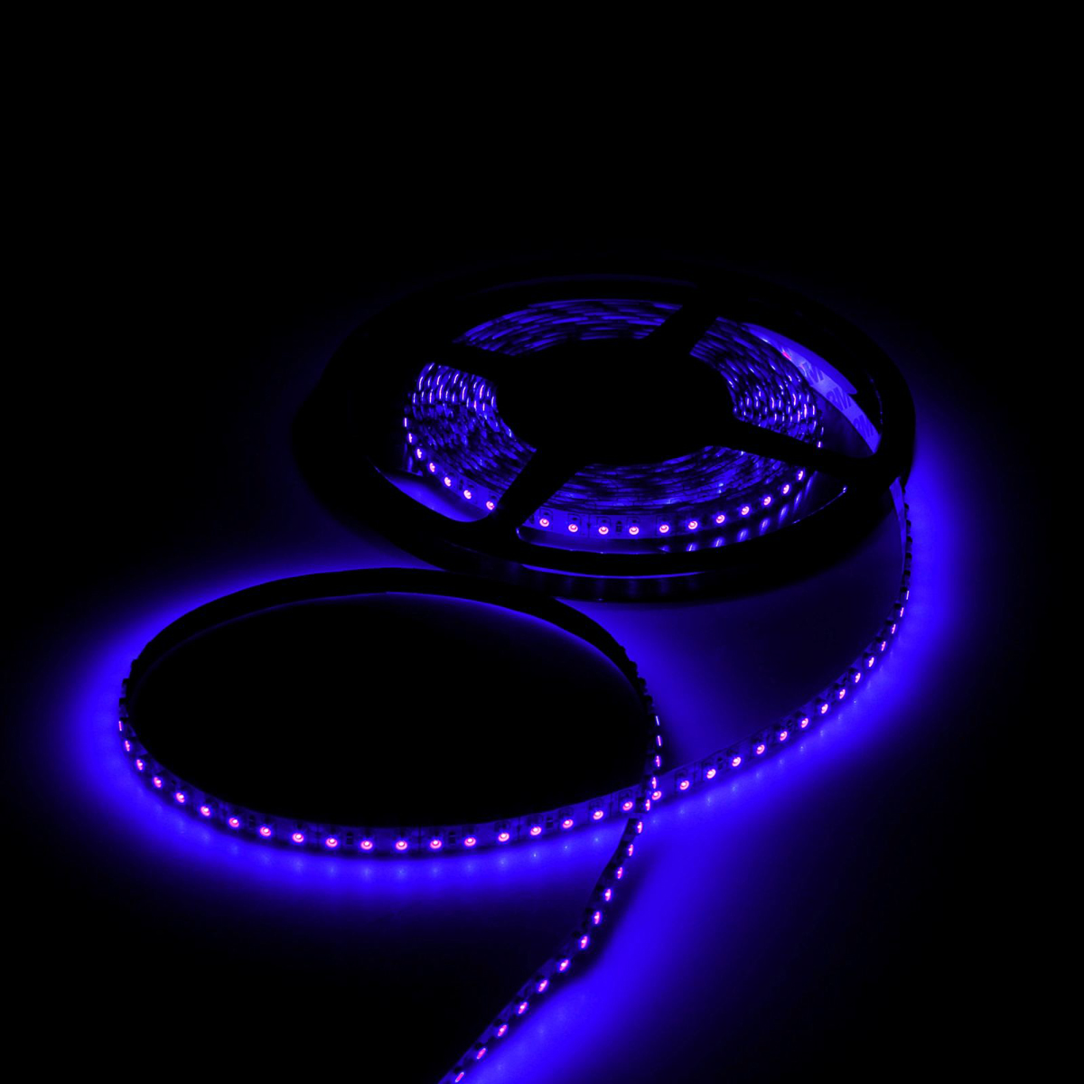 Светодиодная лента Luazon, 12В, SMD3528, длина 5 м, IP33, 120 LED ламп, 9.6 Вт/м, 6-7 Лм/1 LED, DC, цвет: синий. 883896883896 Светодиодная лента Luazon, 12В, SMD3528, длина 5 м, IP33, 120 LED ламп, 9.6 Вт/м, 6-7 Лм/1 LED, DC, цвет: синий. 883896883896Светодиодные гирлянды, ленты и т.д — это отличный вариант для новогоднего оформления интерьера или фасада. С их помощью помещение любого размера можно превратить в праздничный зал, а внешние элементы зданий, украшенные ими, мгновенно станут напоминать очертания сказочного дворца. Такие украшения создают ауру предвкушения чуда. Деревья, фасады, витрины, окна и арки будто специально созданы, чтобы вы украсили их светящимися нитями.